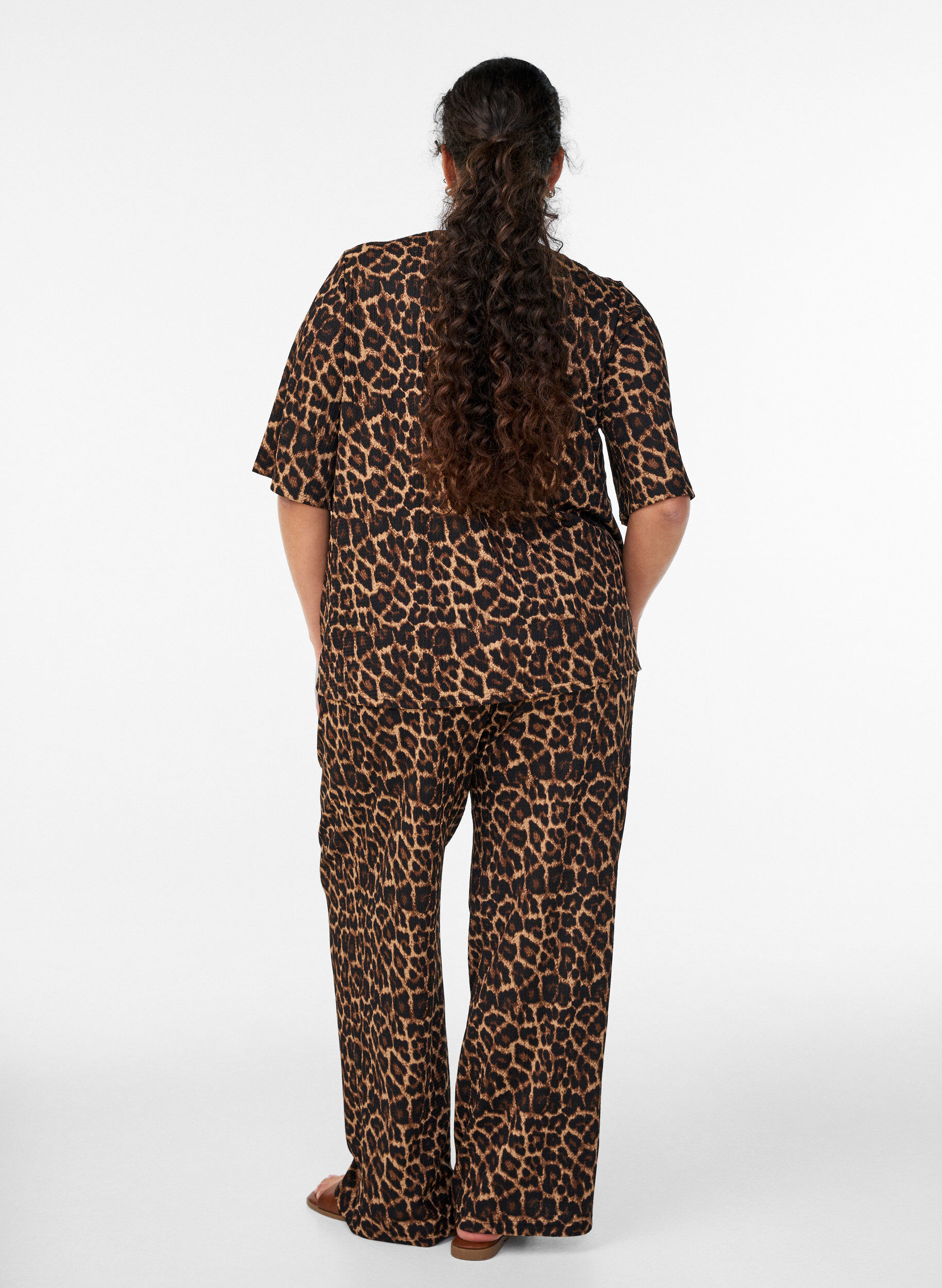 ZizziLeve&auml;lahkeiset housut kevyest&auml; teksturoidusta kankaasta, Musta, Model image number 1