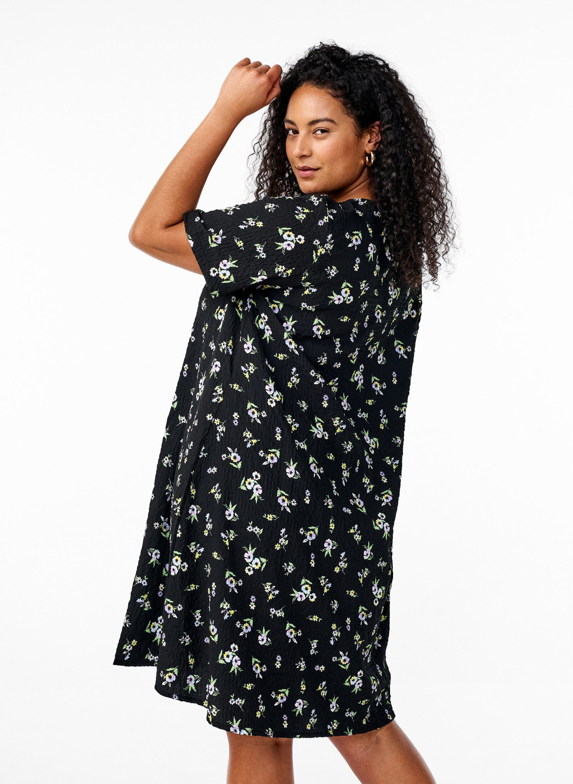 Zizzi FLASH - Lyhythihainen mekko V-p&auml;&auml;ntiell&auml;, Musta, Model image number 2