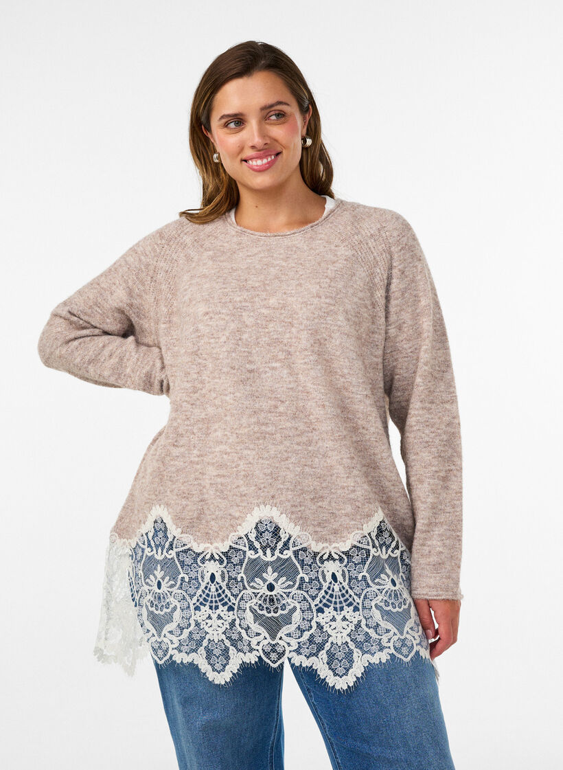 Neulottu pusero raglanhihoilla ja leve&auml;ll&auml; pitsireunuksella, Beige, Model image number 0