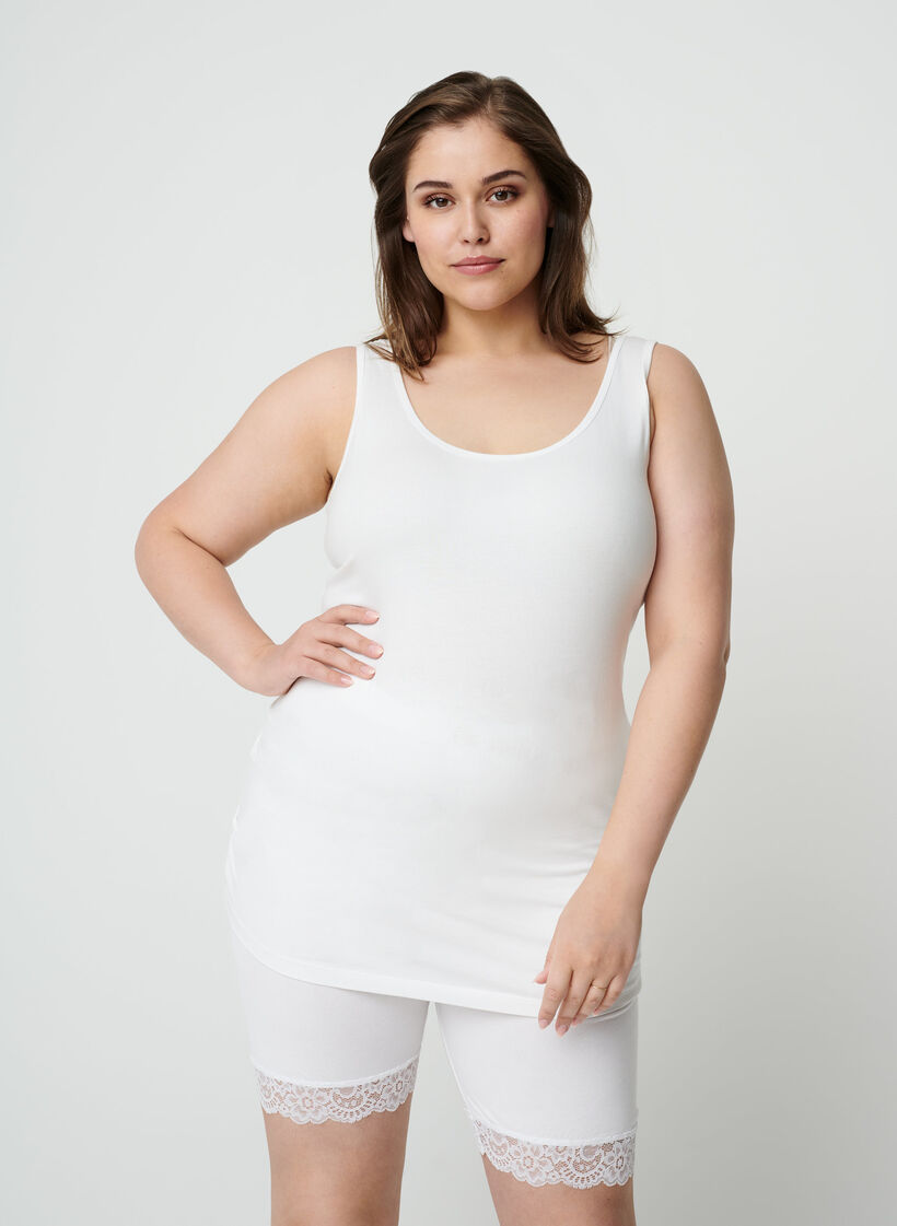 Pyöräilyshortsit pitsireunuksella, Valkoinen, Model image number 0