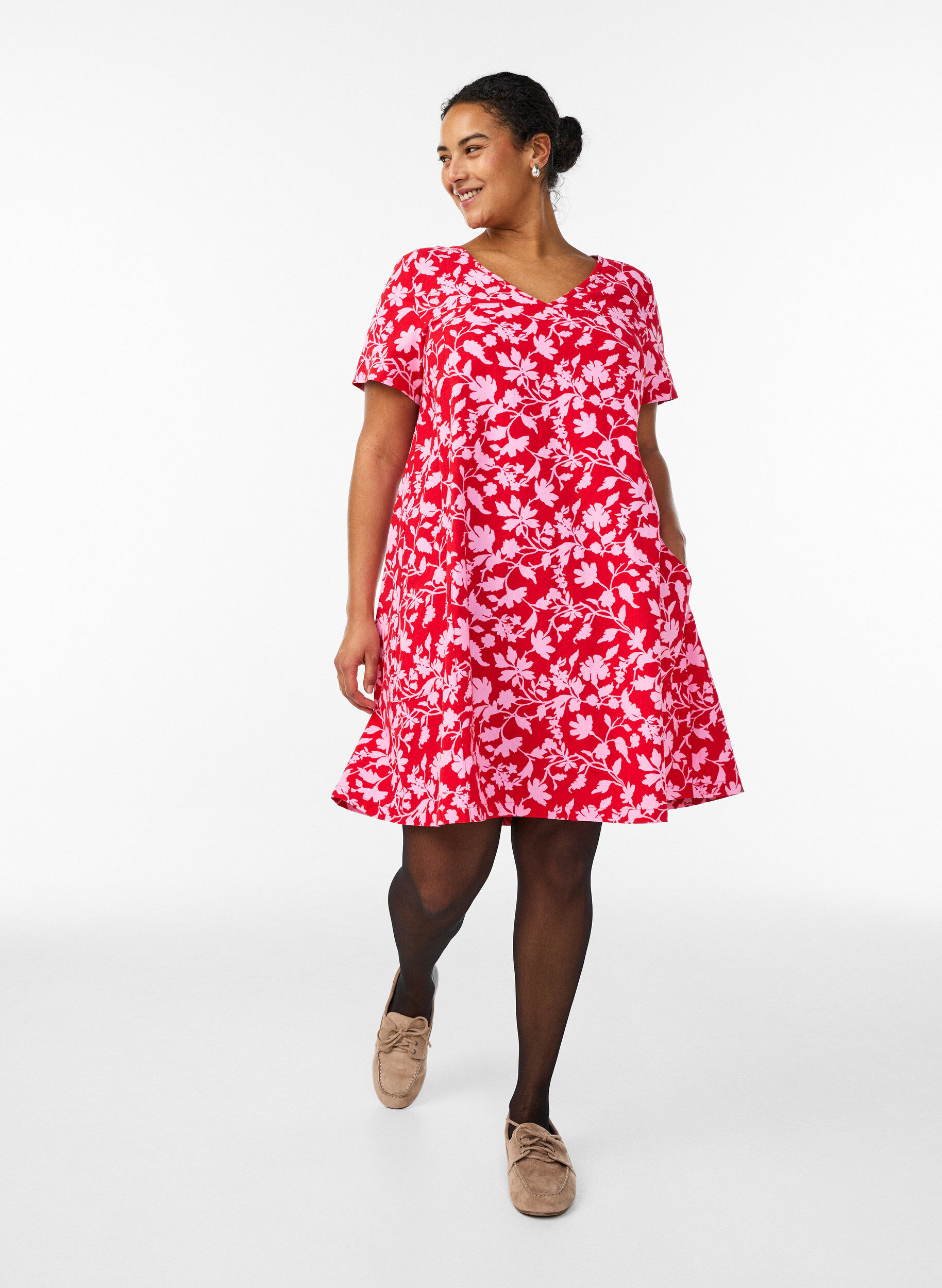 ZizziLyhyt a-linjainen mekko kukkakuviolla, Punainen, Model image number 1