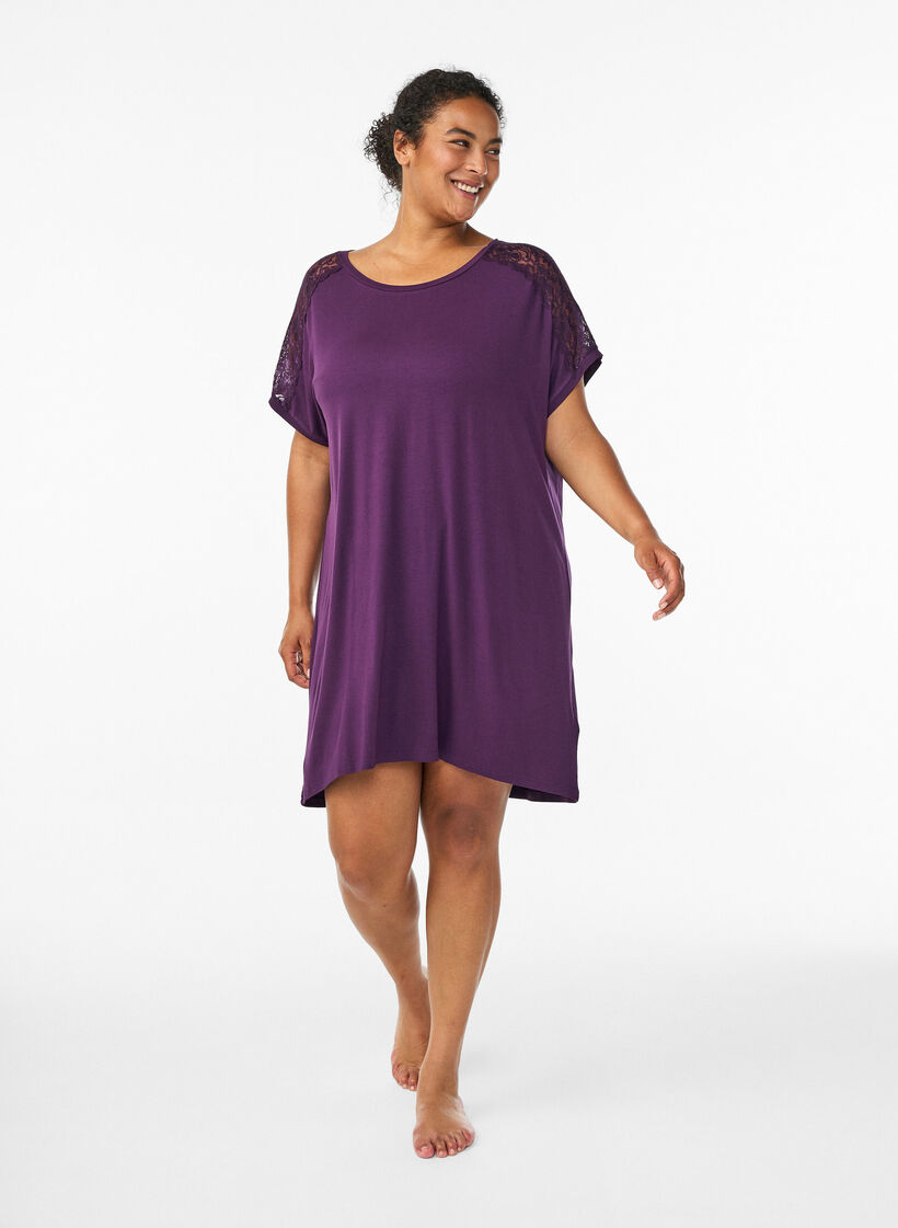 Viscose-yöpaita pitsiyksityiskohdilla, Violetti, Model image number 1