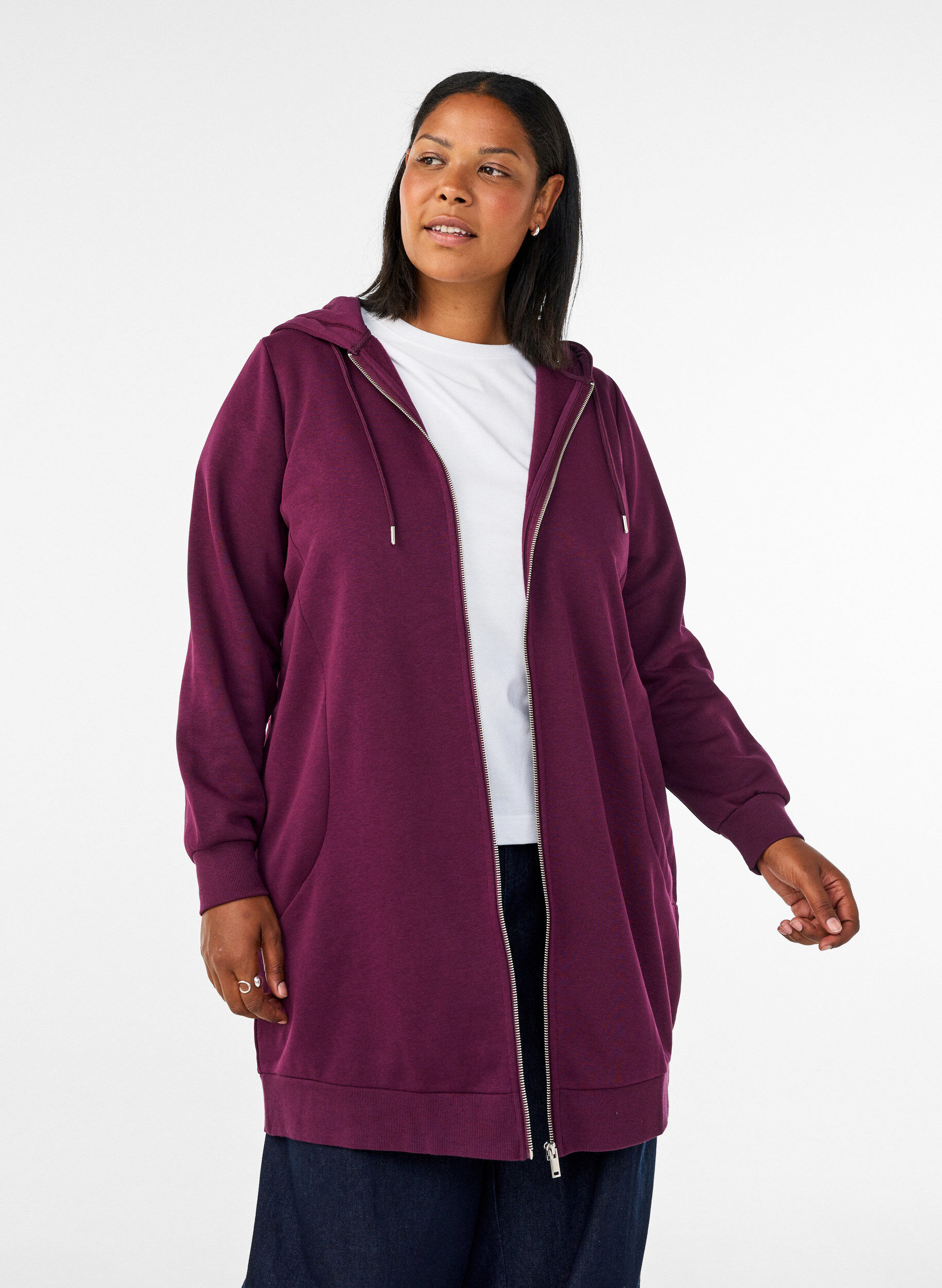 Pitk&auml; huppari vetoketjulla ja taskuilla, Violetti, Model