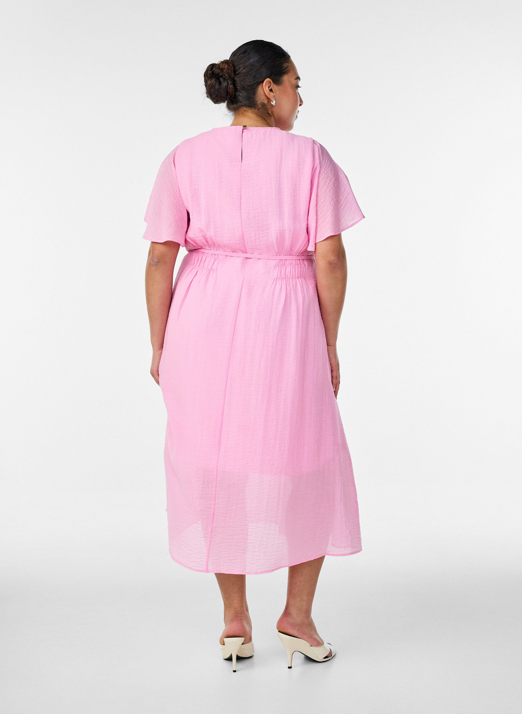 ZizziNilkkapituinen mekko, jossa on hulmuavat hihat ja solmittava vy&ouml;t&auml;r&ouml;, Vaaleanpunainen, Model image number 1