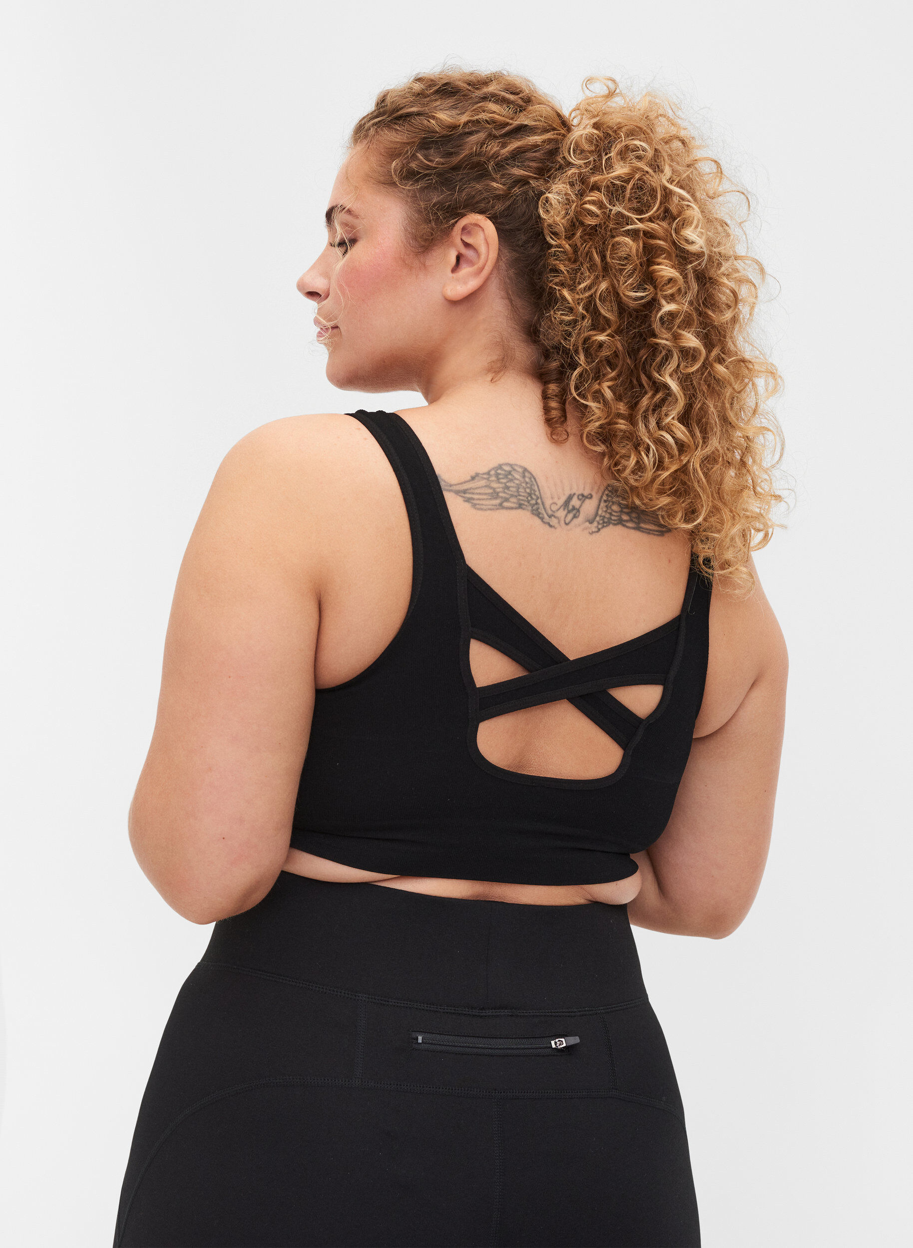 Zizzi Yksiv&auml;riset urheilurintaliivit ristitetyll&auml; sel&auml;ll&auml;, Black, Model image number 1