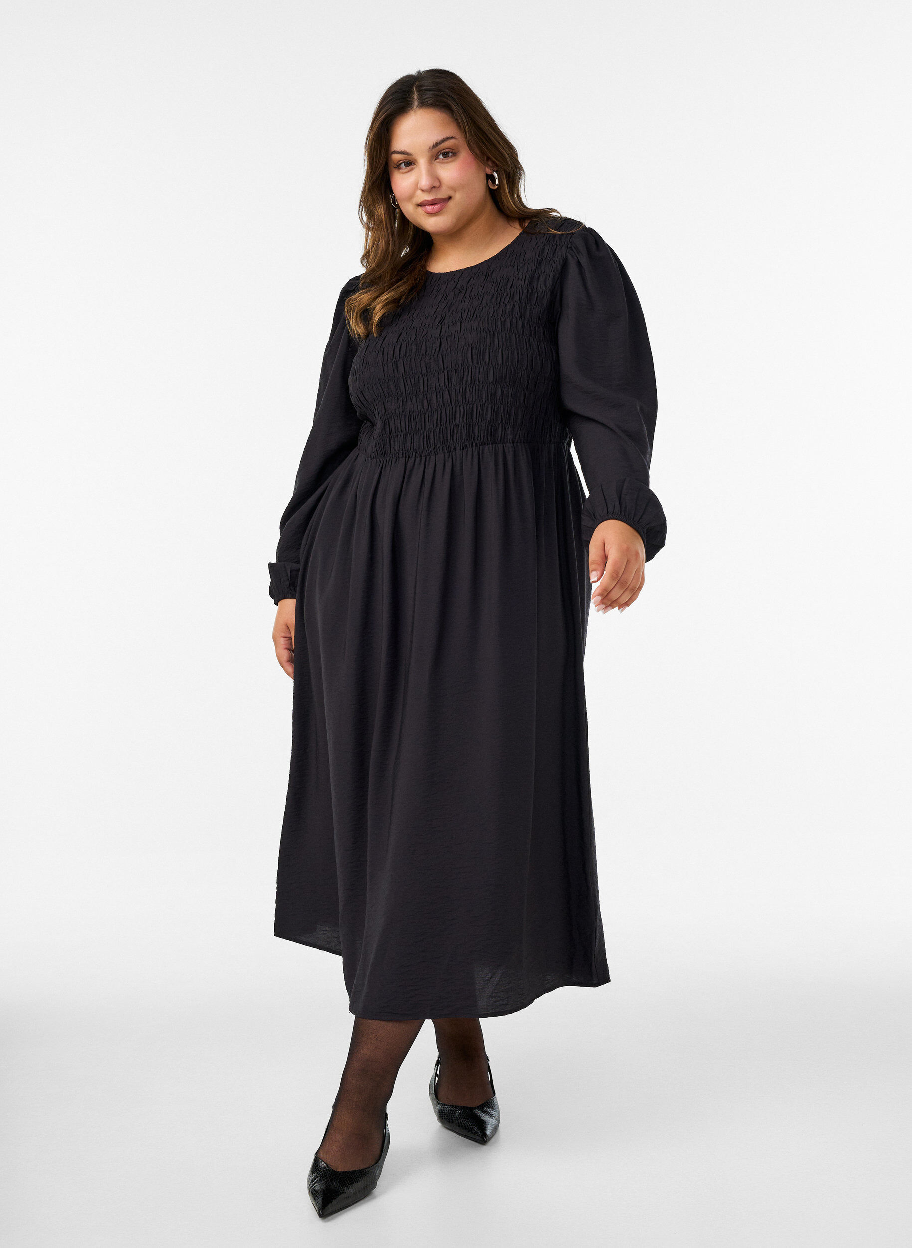 Midimekko viskoosista smokkauksella, Musta, Model