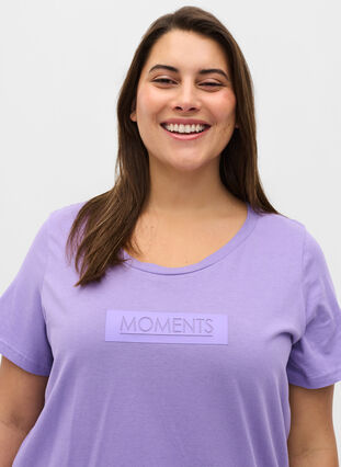Lyhythihainen puuvillainen t-paita printillä , Paisley Purple TEXT, Model image number 2