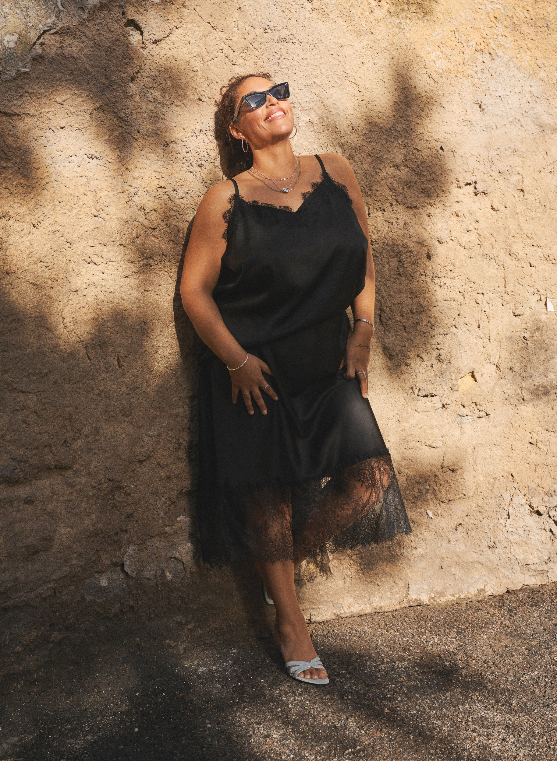 Zizzi Satiini-look -hame pitsireunuksilla, Musta, Image image number 0