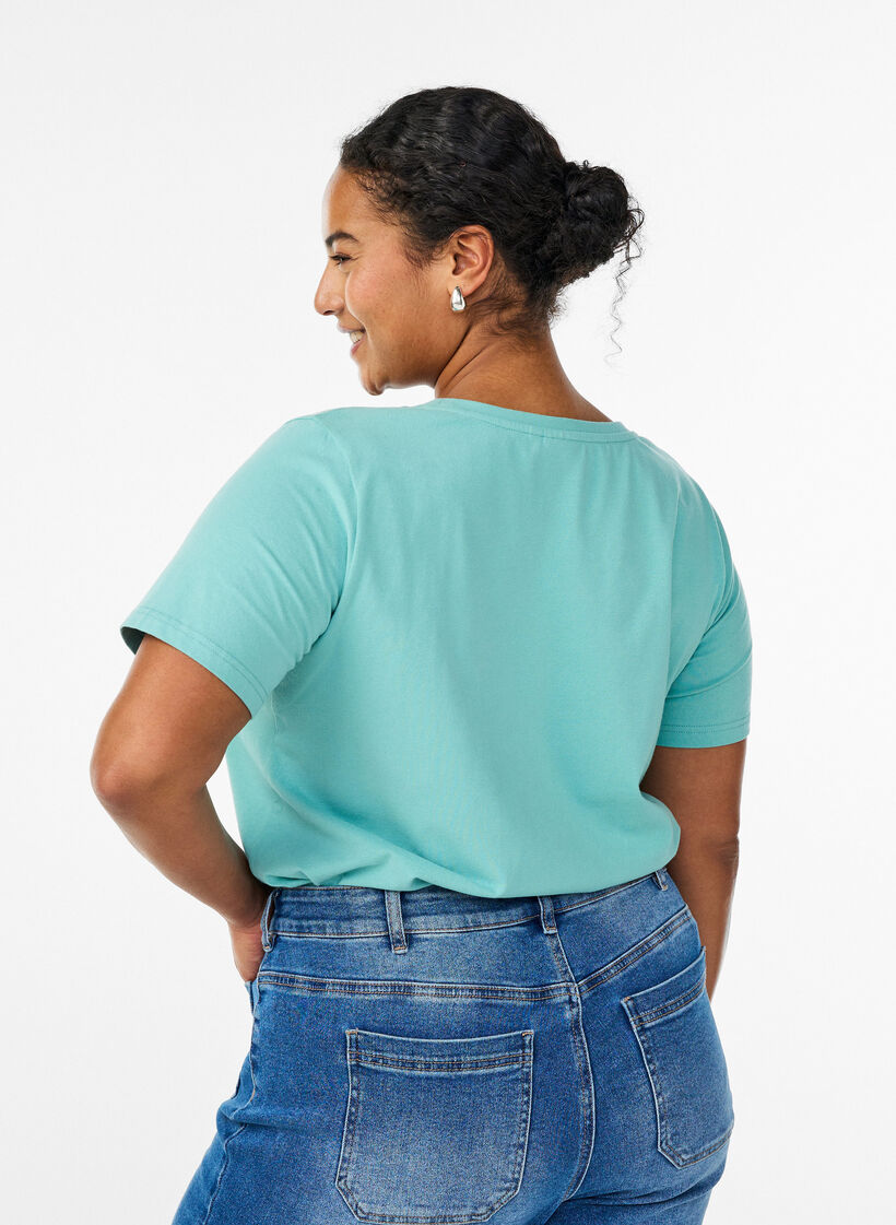 Yksiv&auml;rinen peruspuuvilla T-paita, Vihre&auml;, Model image number 2