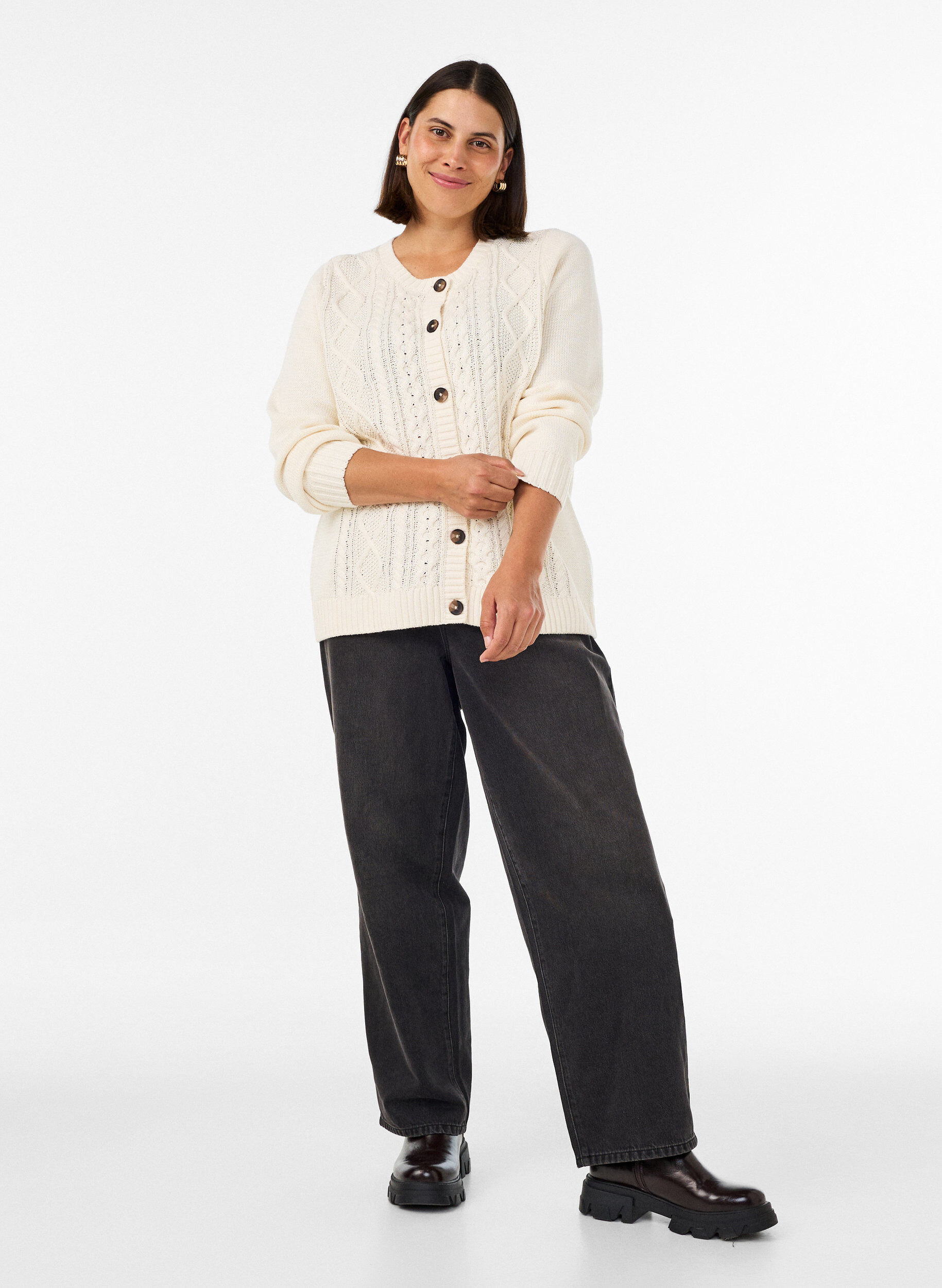 ZizziNeuletakki palmikkoneulekuviolla, Vanilja, Model image number 1