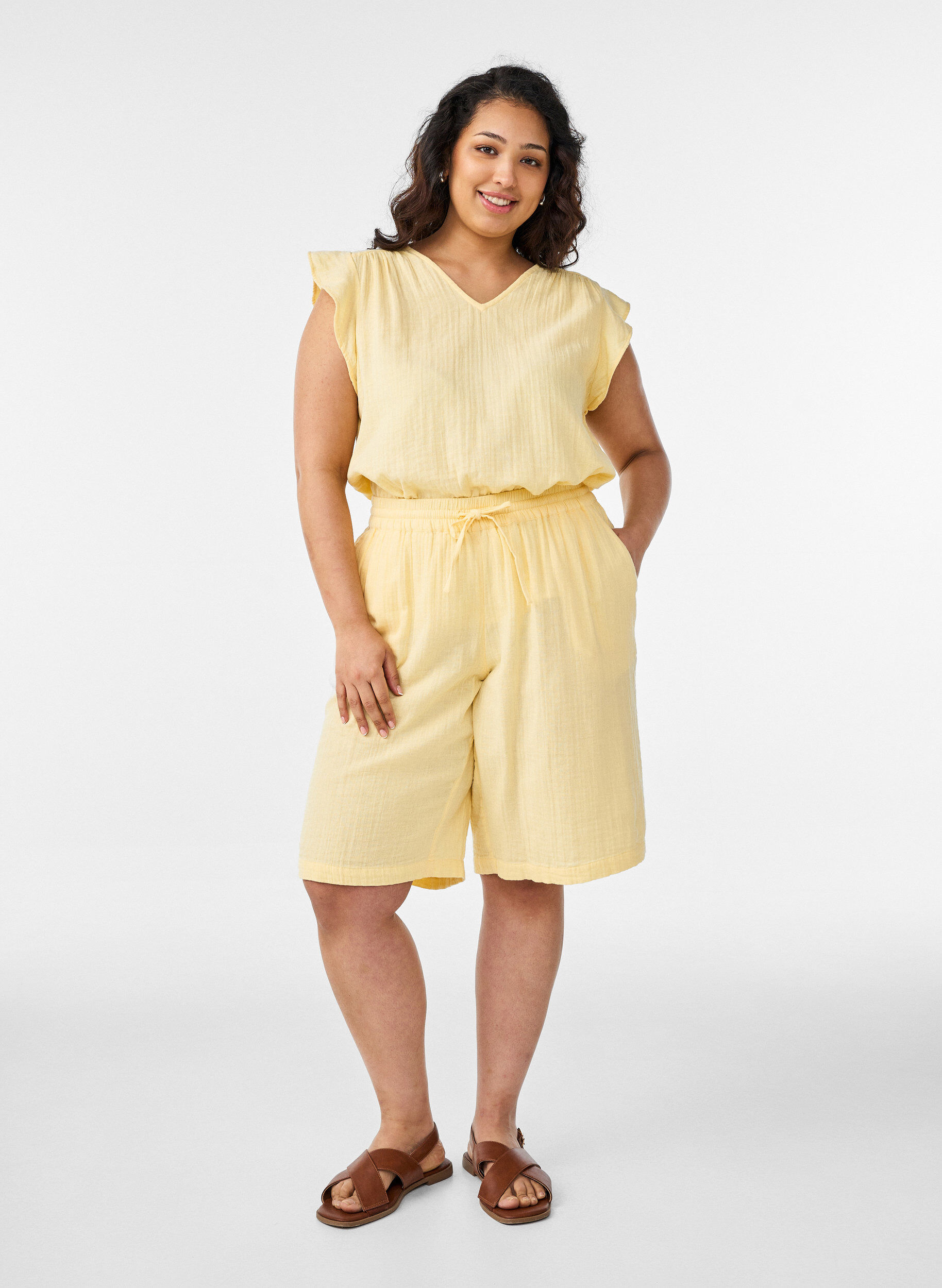 ZizziHihaton toppi puuvillamusliinista, jossa on r&ouml;yhel&ouml;it&auml;, Keltainen, Model image number 1