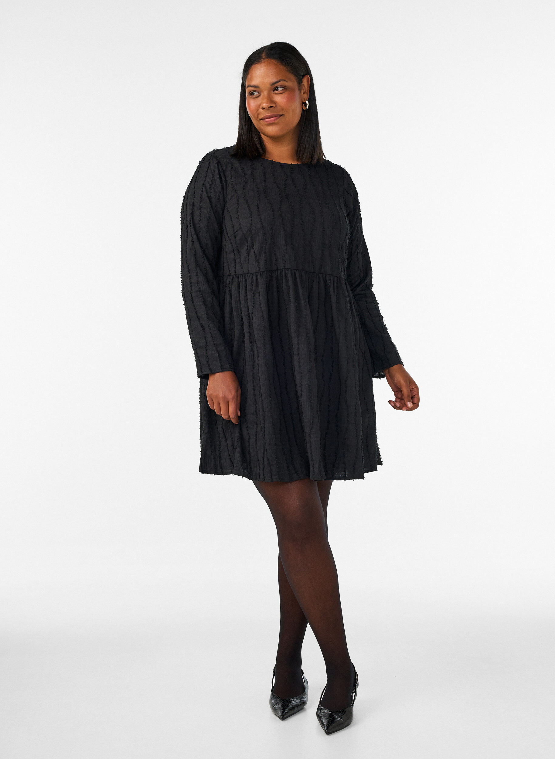 ZizziLyhyt jersey-mekko aaltoilevalla tekstuurilla, Musta, Model image number 1