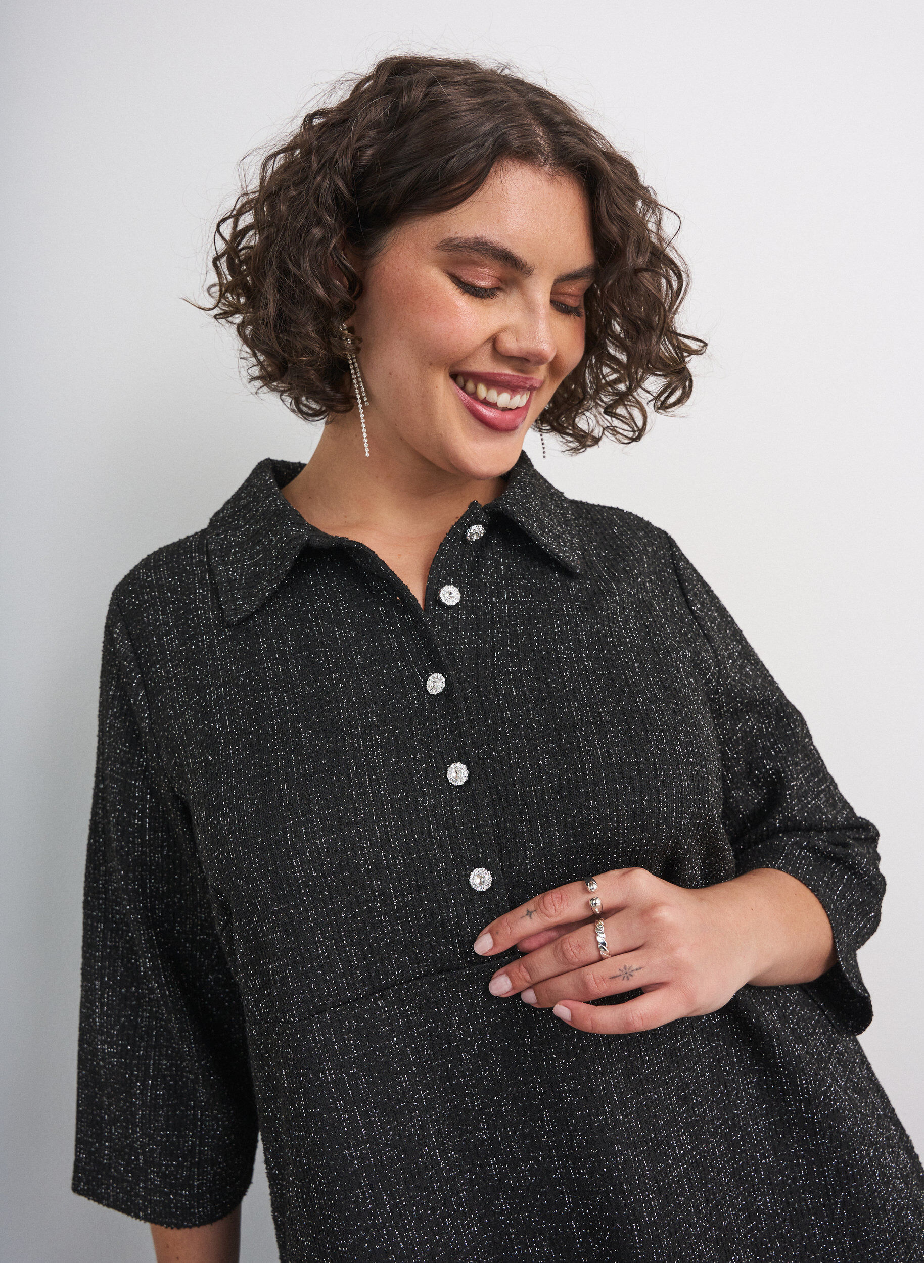 ZizziLyhyt boucl&eacute;-mekko koristeellisilla napeilla, Musta, Model image number 3