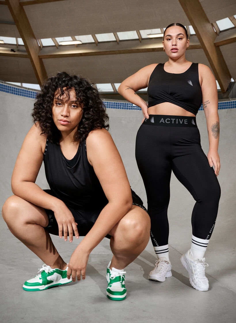 Urheilurintaliivit ristiyksityiskohdalla, Black, Image image number 0