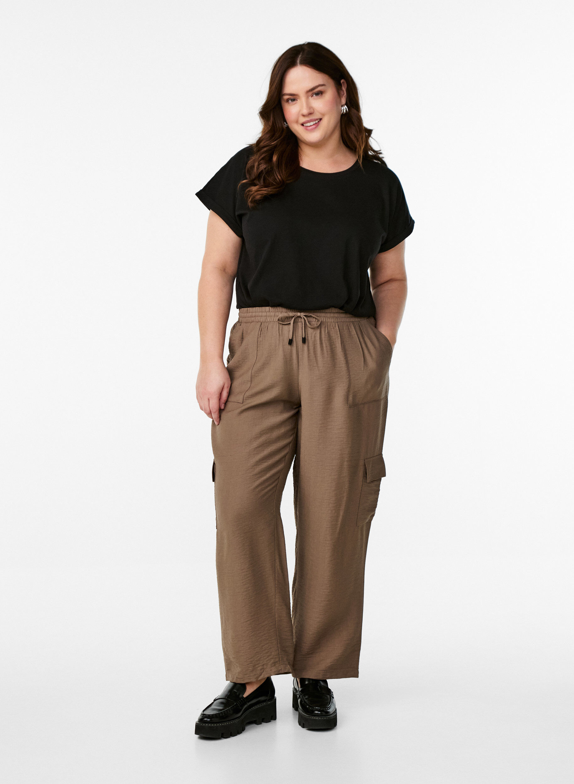 Zizzi Lyhythihainen t-paita puuvillasekoitteesta, Musta, Model image number 1