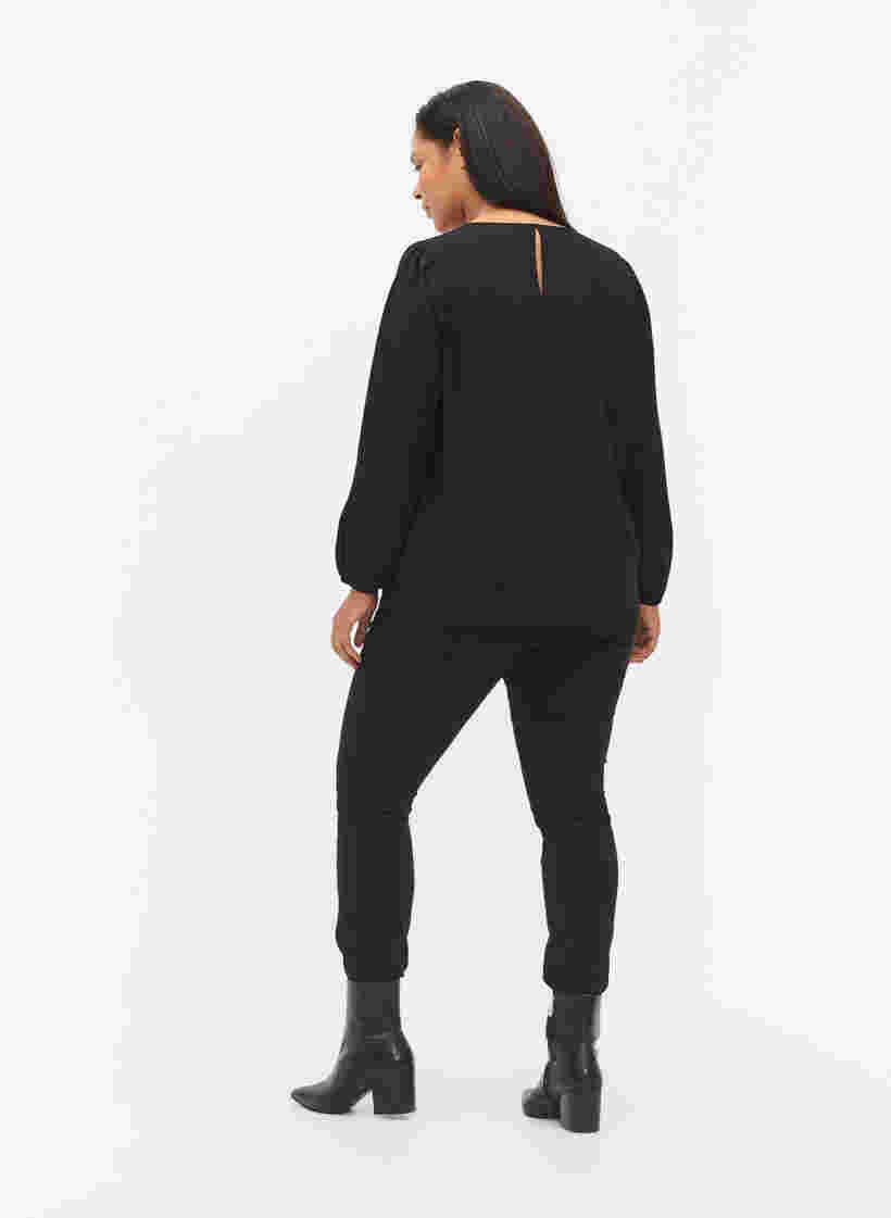 Ekstra slim Sanna farkut normaalilla vyötäröllä, Black, Model image number 1
