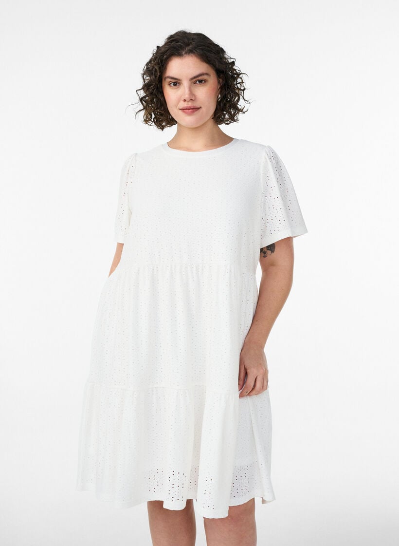 Lyhyt mekko pitsikuviolla ja kerrostetulla helmalla, Valkoinen, Model image number 0