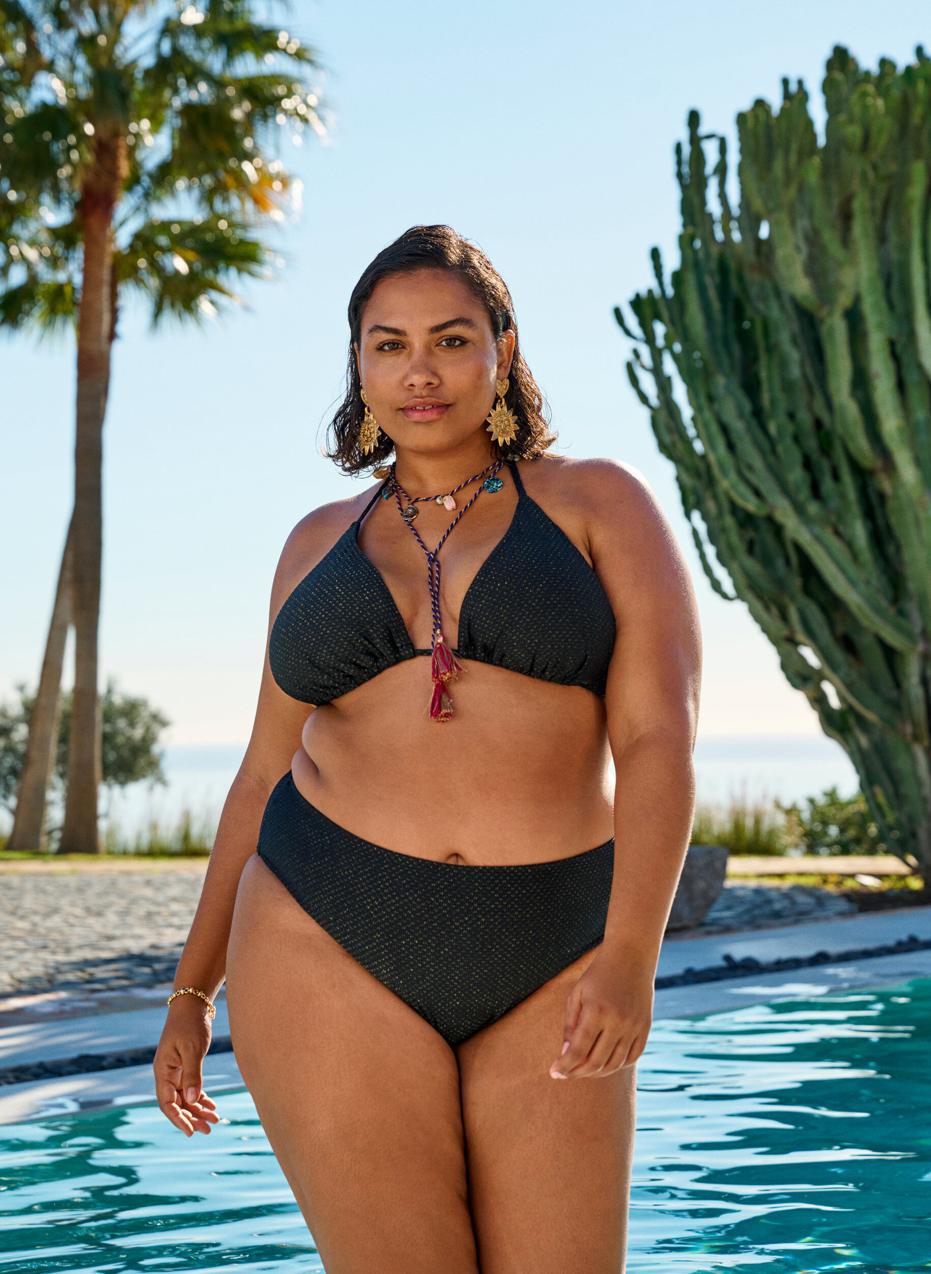 Zizzi Bikinihousut glitterill&auml; ja tai-leikkauksella, Musta, Image image number 0