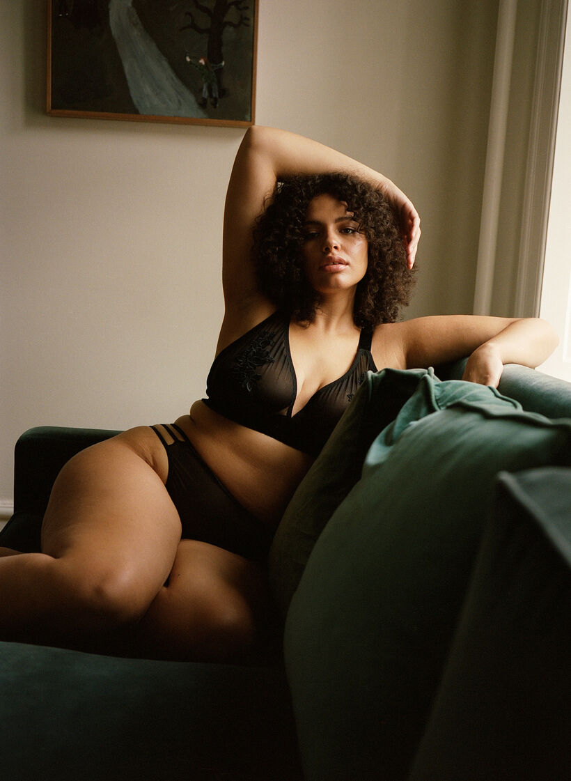 Mesh-rintaliivit velour- ja pitsikankaalla, Black, Image image number 0