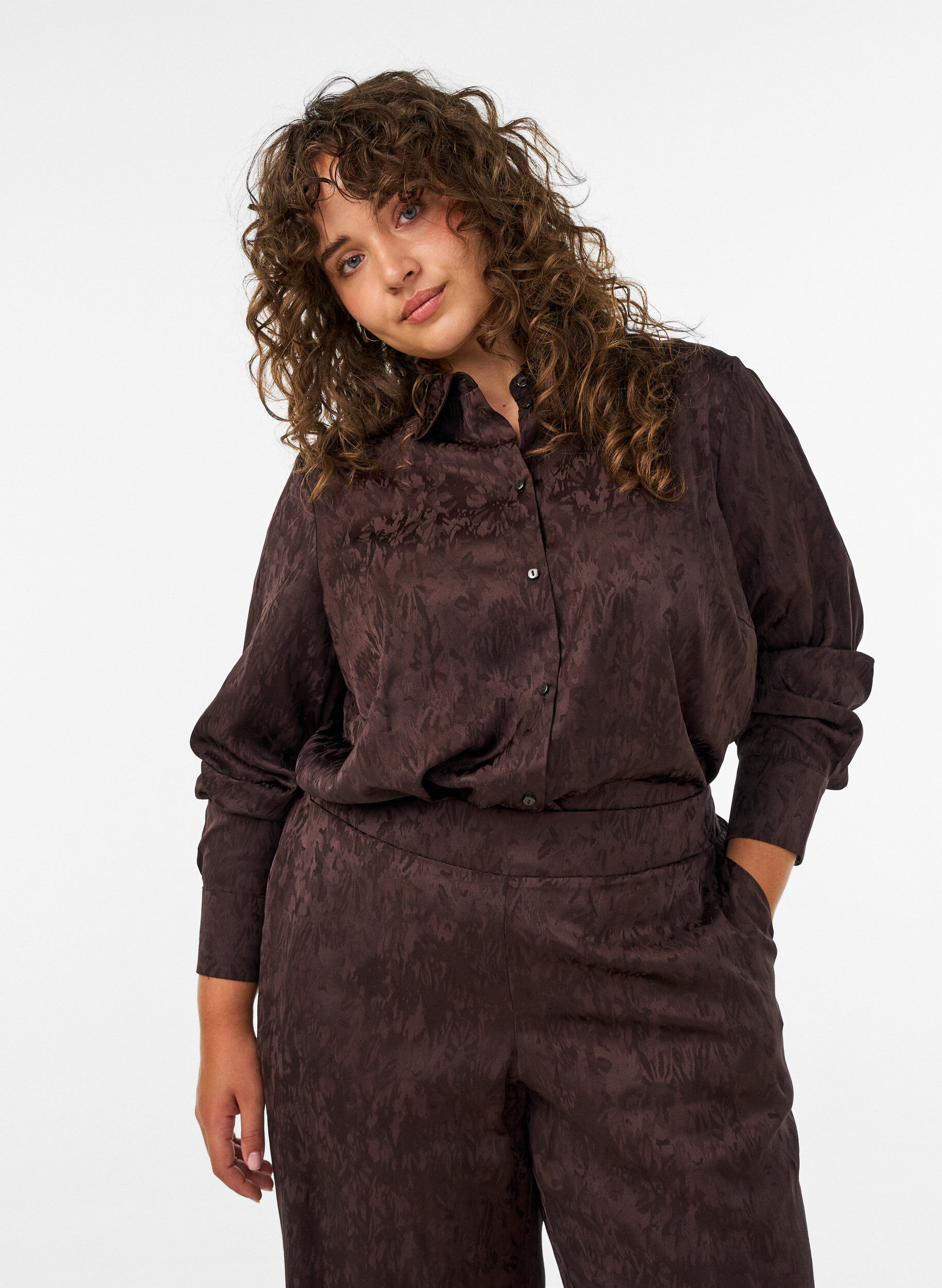 ZizziPaita samans&auml;vyisell&auml; paisley-kuviolla, Ruskea, Model image number 0