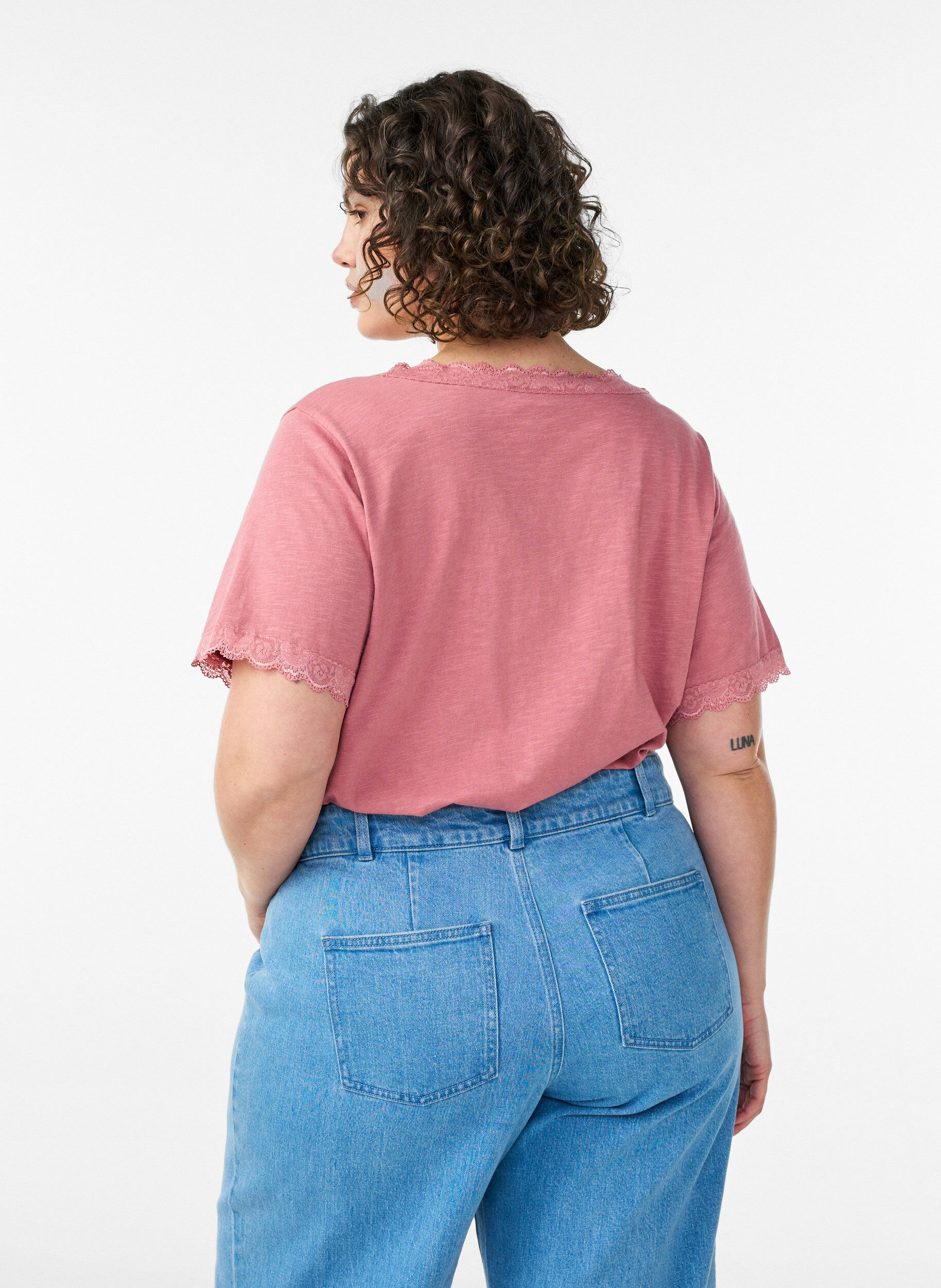 Zizzi T-paita pitsireunuksella, Vaaleanpunainen, Model image number 2