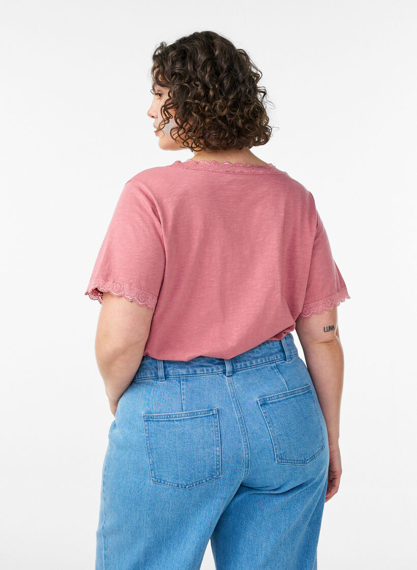 T-paita pitsireunuksella, Vaaleanpunainen, Model image number 2