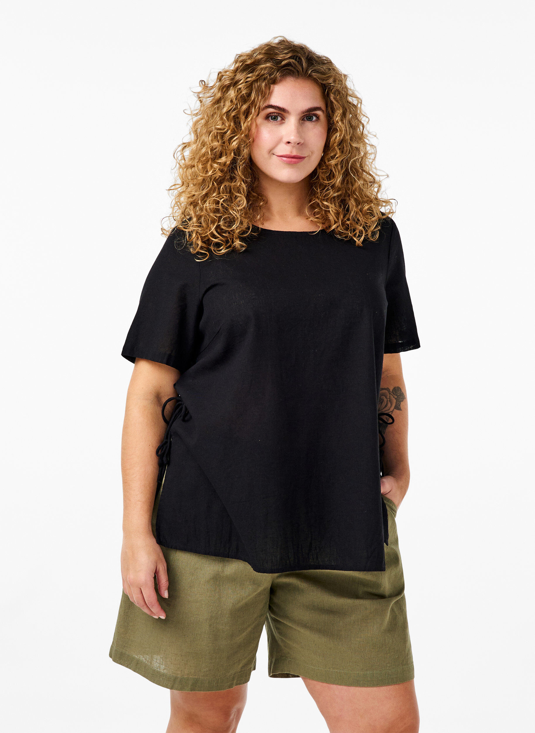 Zizzi V&auml;lj&auml;t shortsit puuvillan ja pellavan sekoitteesta, Deep Lichen Green, Model image number 0