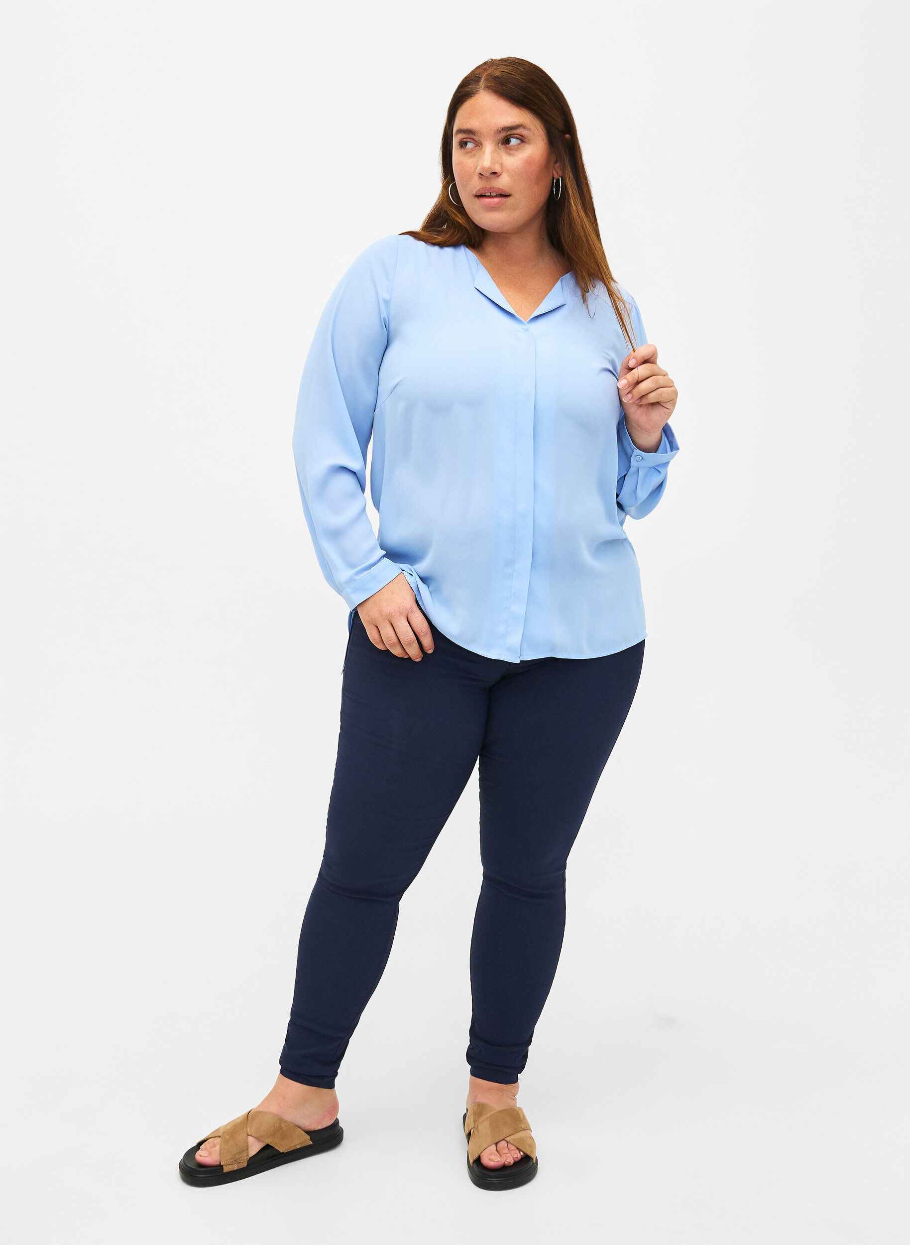 Zizzi Yksiv&auml;rinen paita v-p&auml;&auml;ntiell&auml;, Serenity, Model image number 2