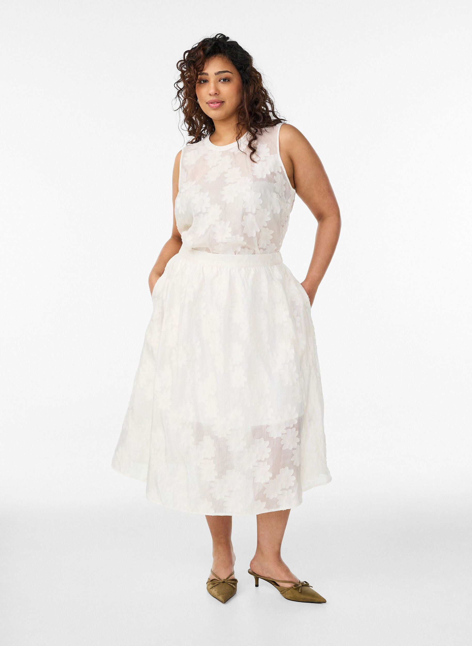 Zizzi Hihaton toppi kukallisella jacquard-tekstuurilla, Vanilja, Model image number 1