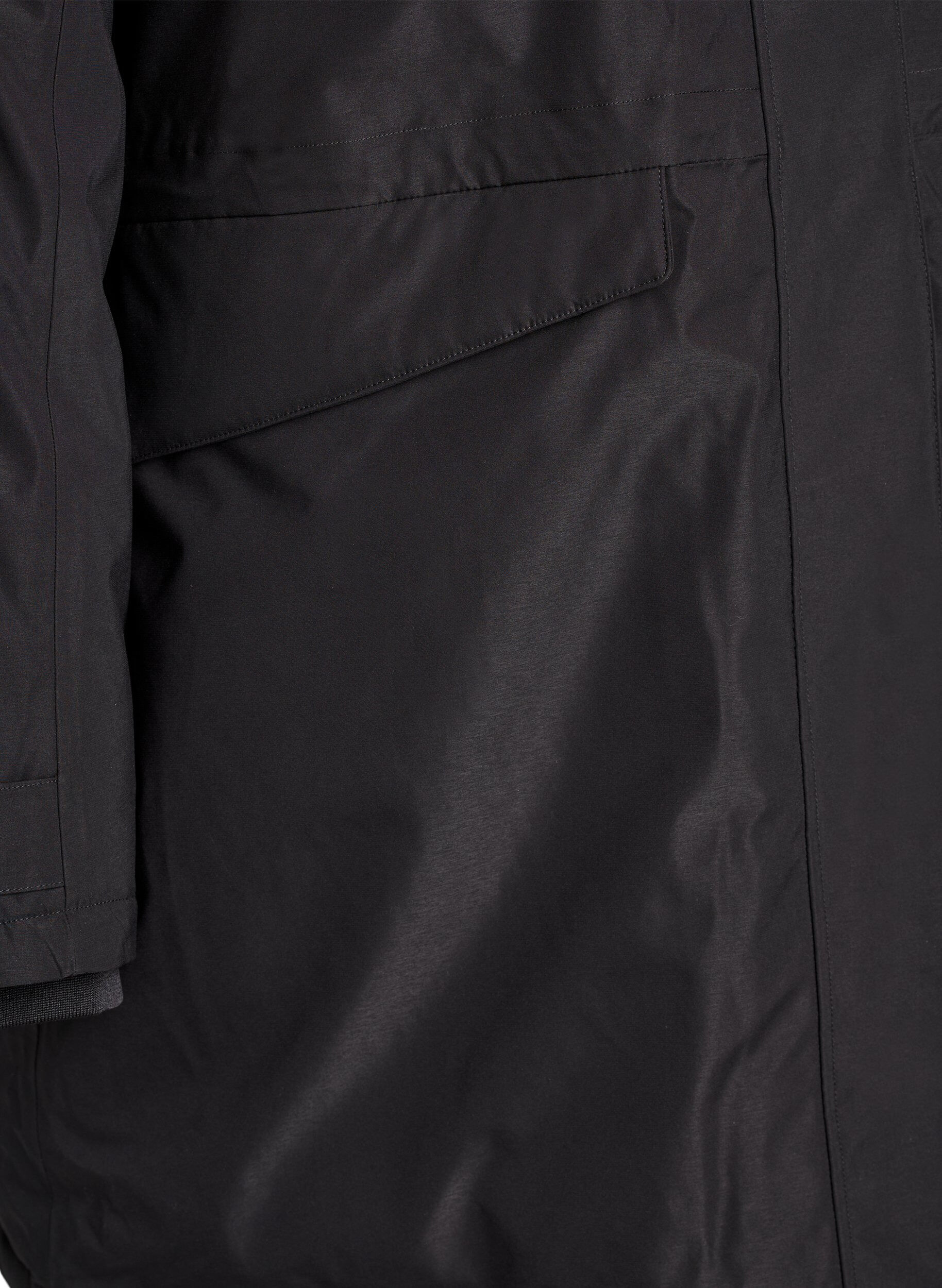 Zizzi Vett&auml;hylkiv&auml; parka hupulla ja k&auml;yt&auml;nn&ouml;llisill&auml; yksityiskohdilla, Musta, Packshot image number 3