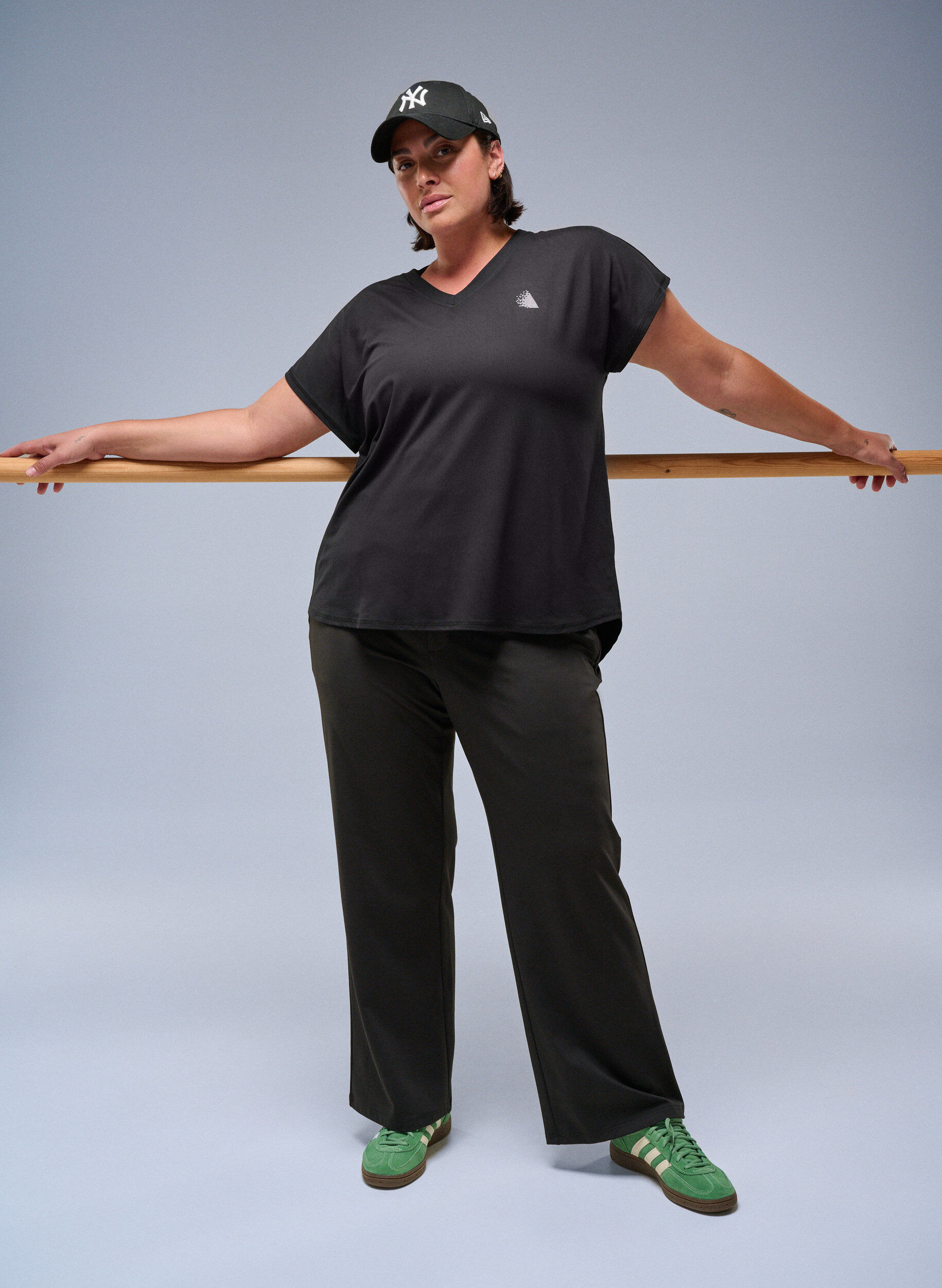 Tyylikk&auml;&auml;t treenihousut pienell&auml; levennyksell&auml;