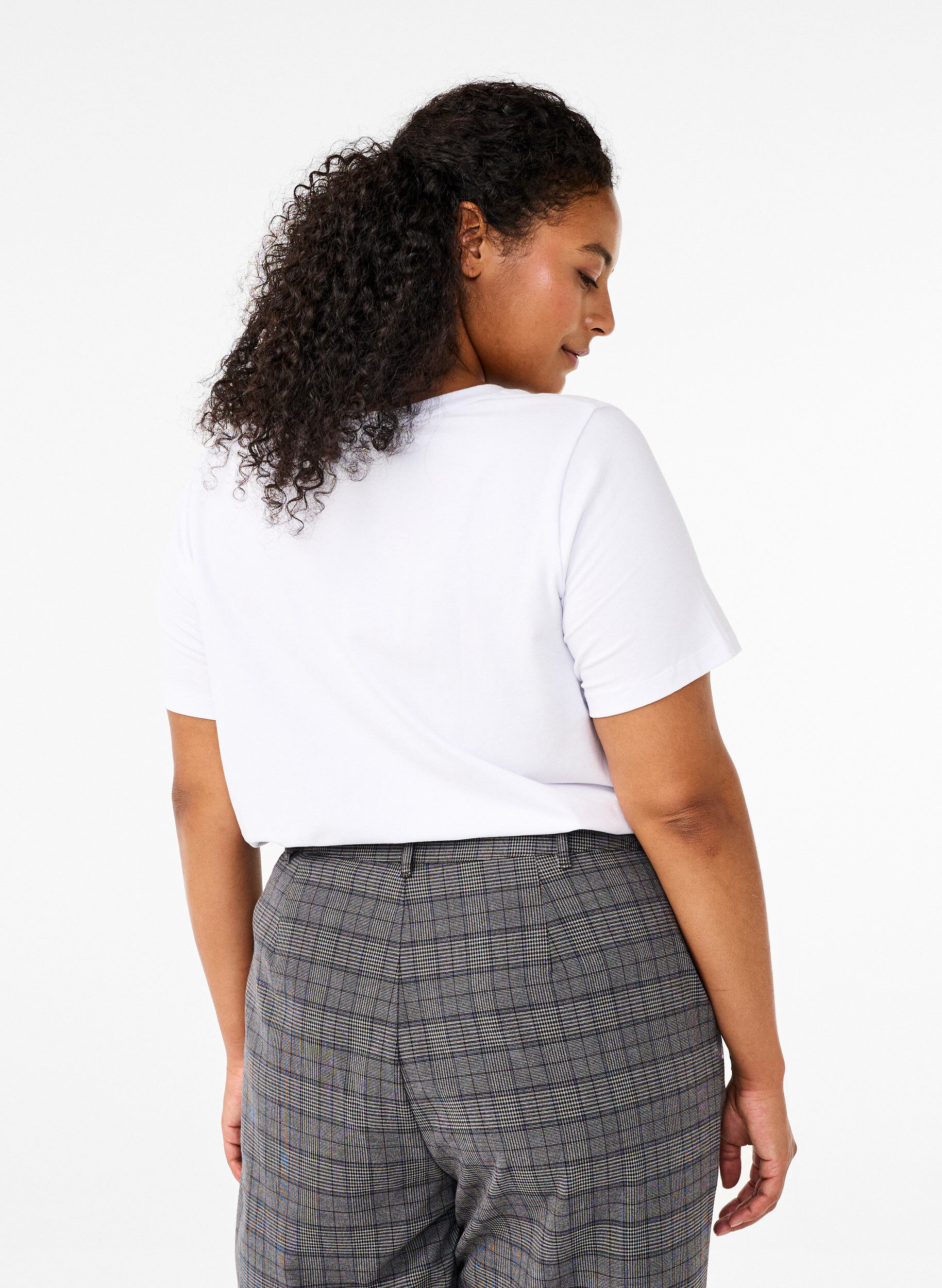 Zizzi Yksiv&auml;rinen perus t-paita puuvillasta, Valkoinen, Model image number 2