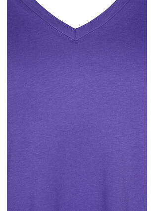 T-paita ekologisesta puuvillasta v-aukolla, Ultra Violet, Packshot image number 2