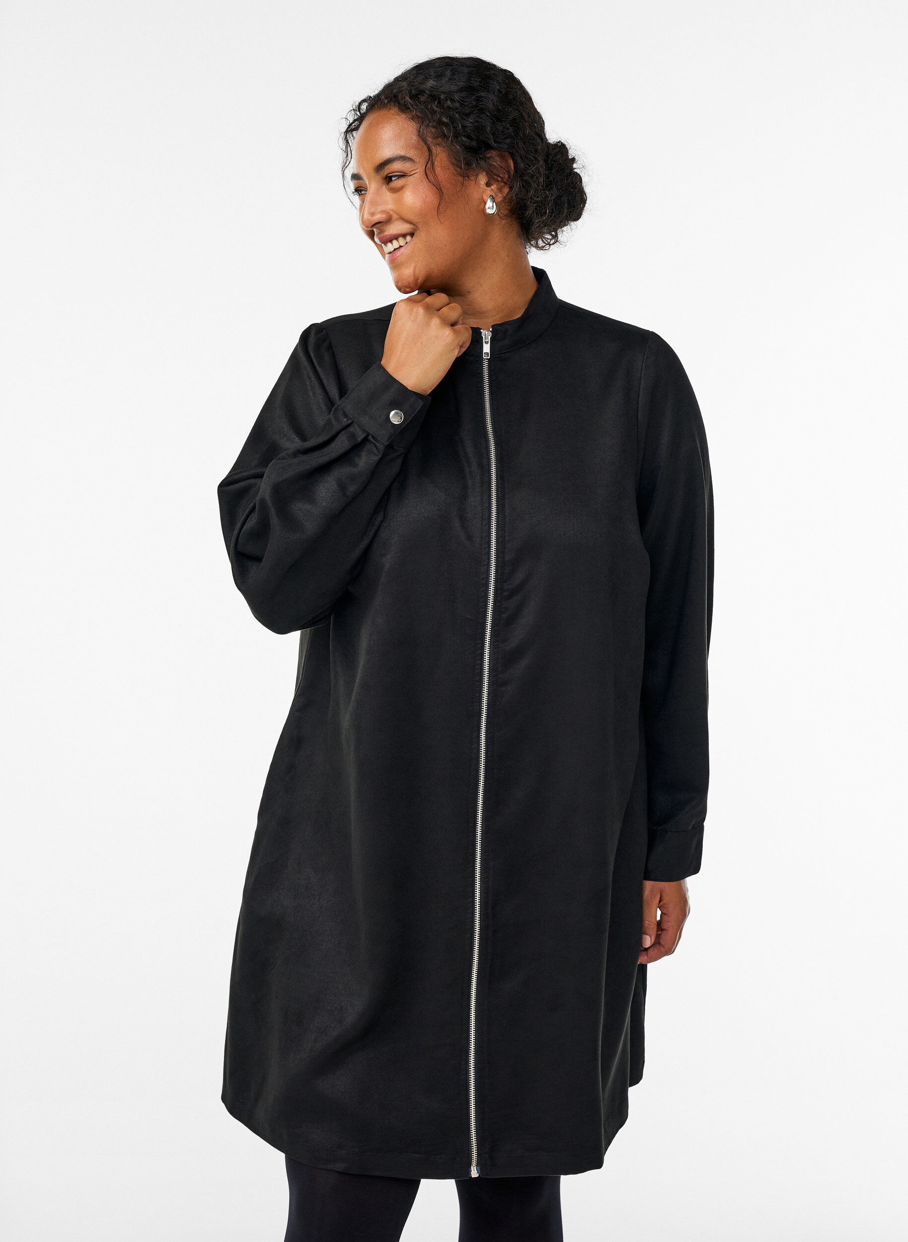 Pitk&auml; paita tekonahasta vetoketjulla, Musta, Model