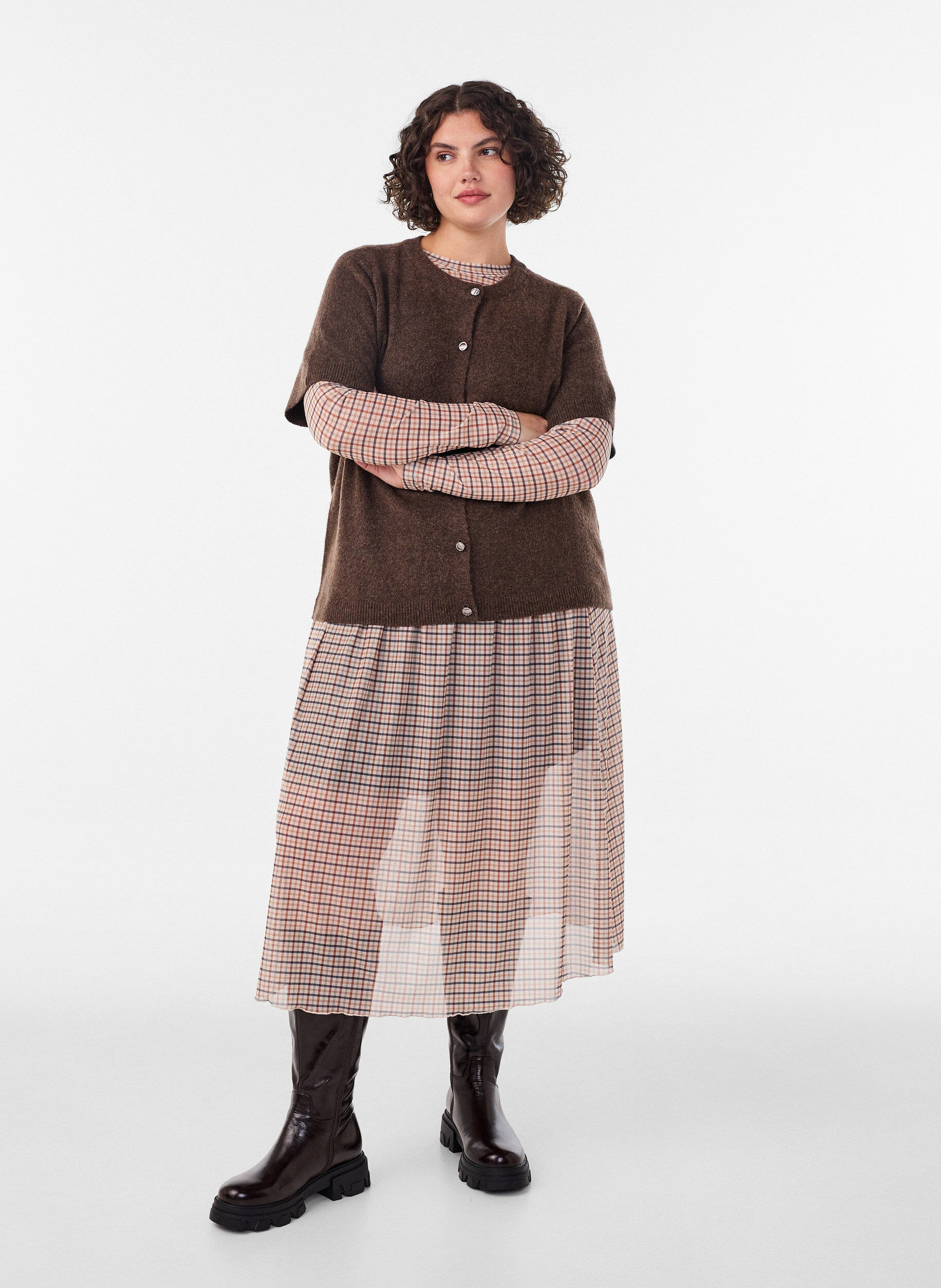 Ruutukuosinen mesh-midihame, Beige, Model