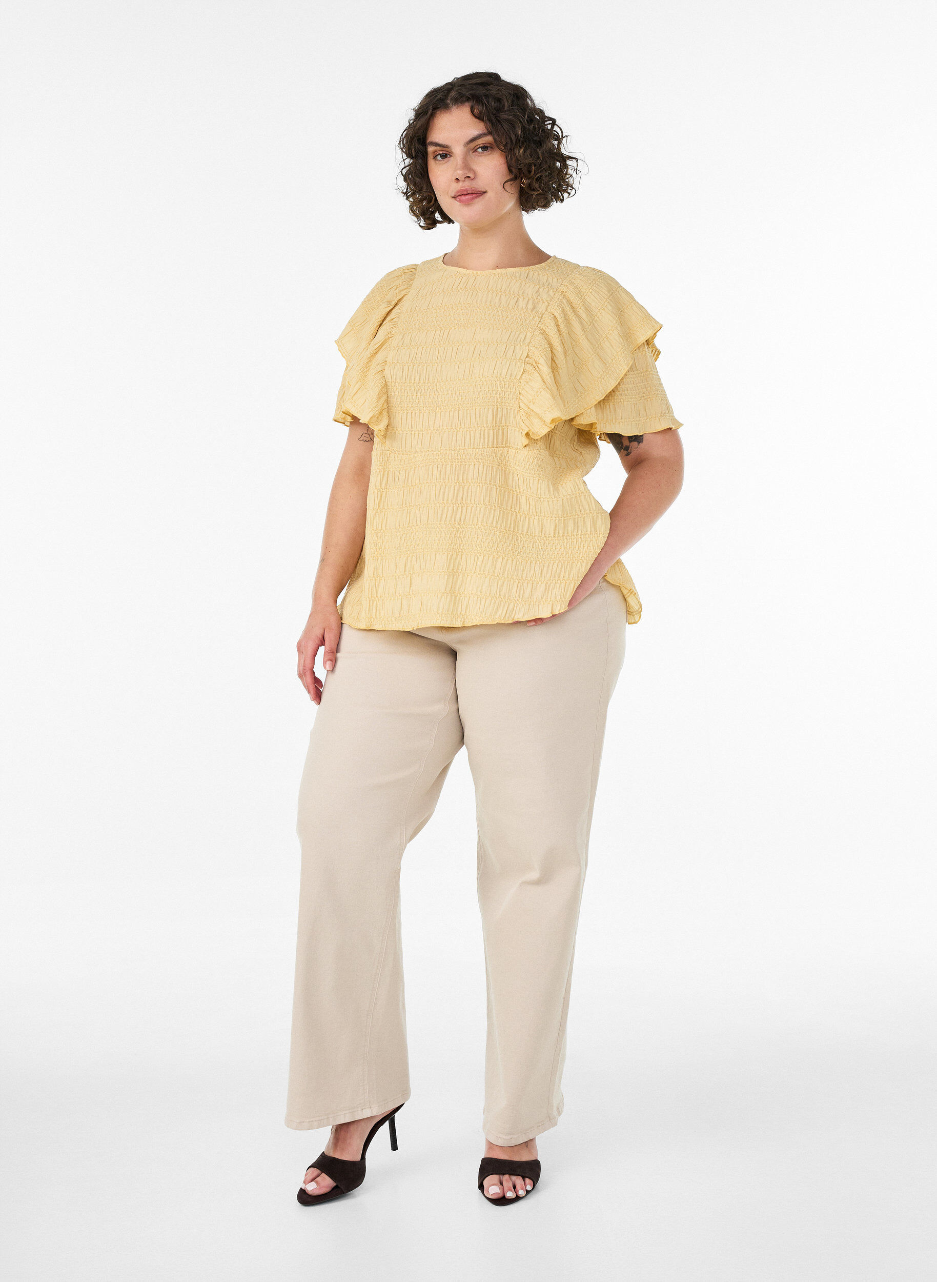 ZizziPusero smock-tekstuurilla ja r&ouml;yhel&ouml;hihoilla, Keltainen, Model image number 1