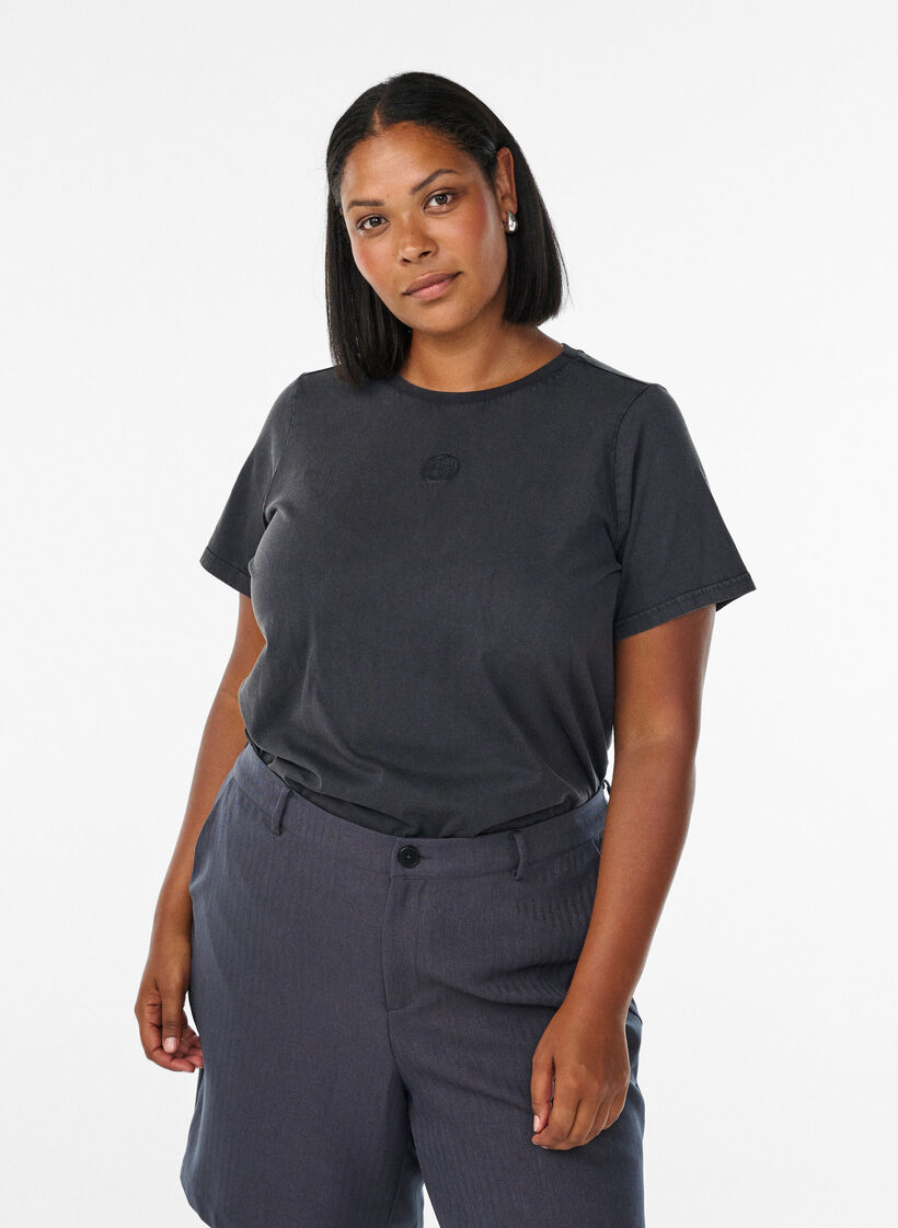 T-paita pestyllä lookilla orgaanista puuvillaa, Harmaa, Model