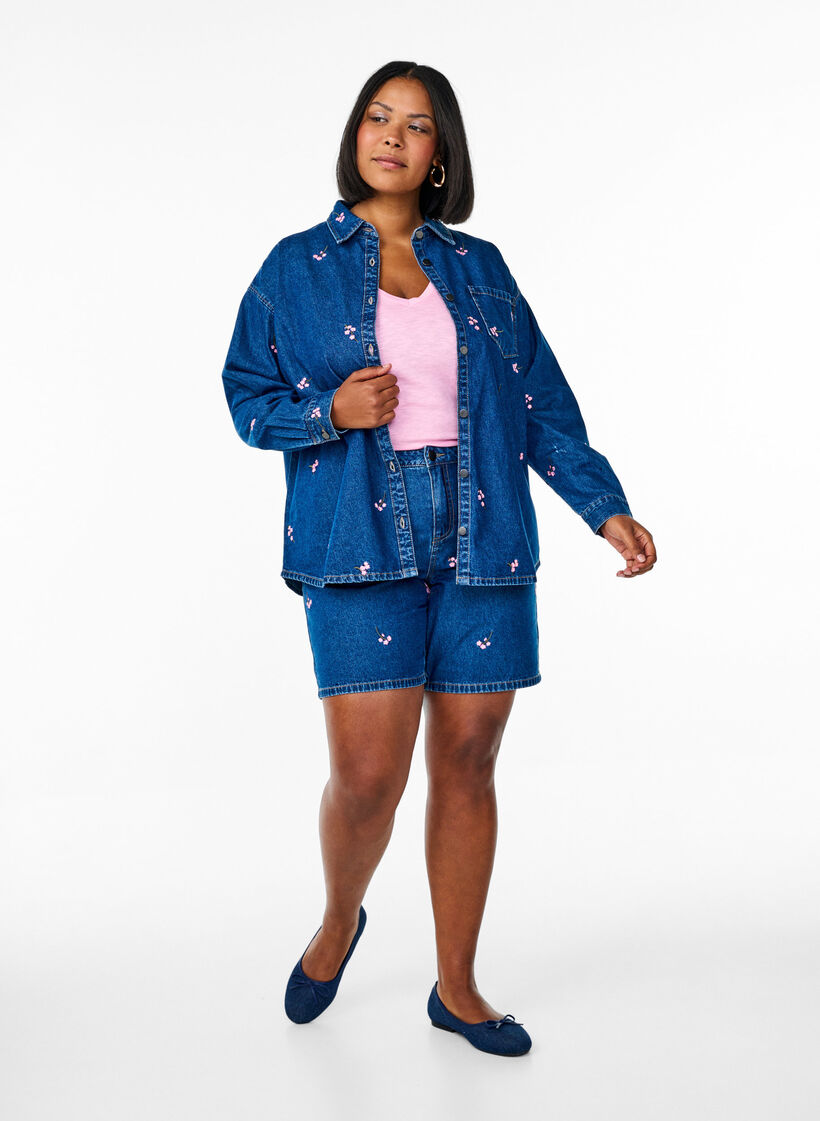 Kirjailut denimshortsit, Sininen, Model image number 1