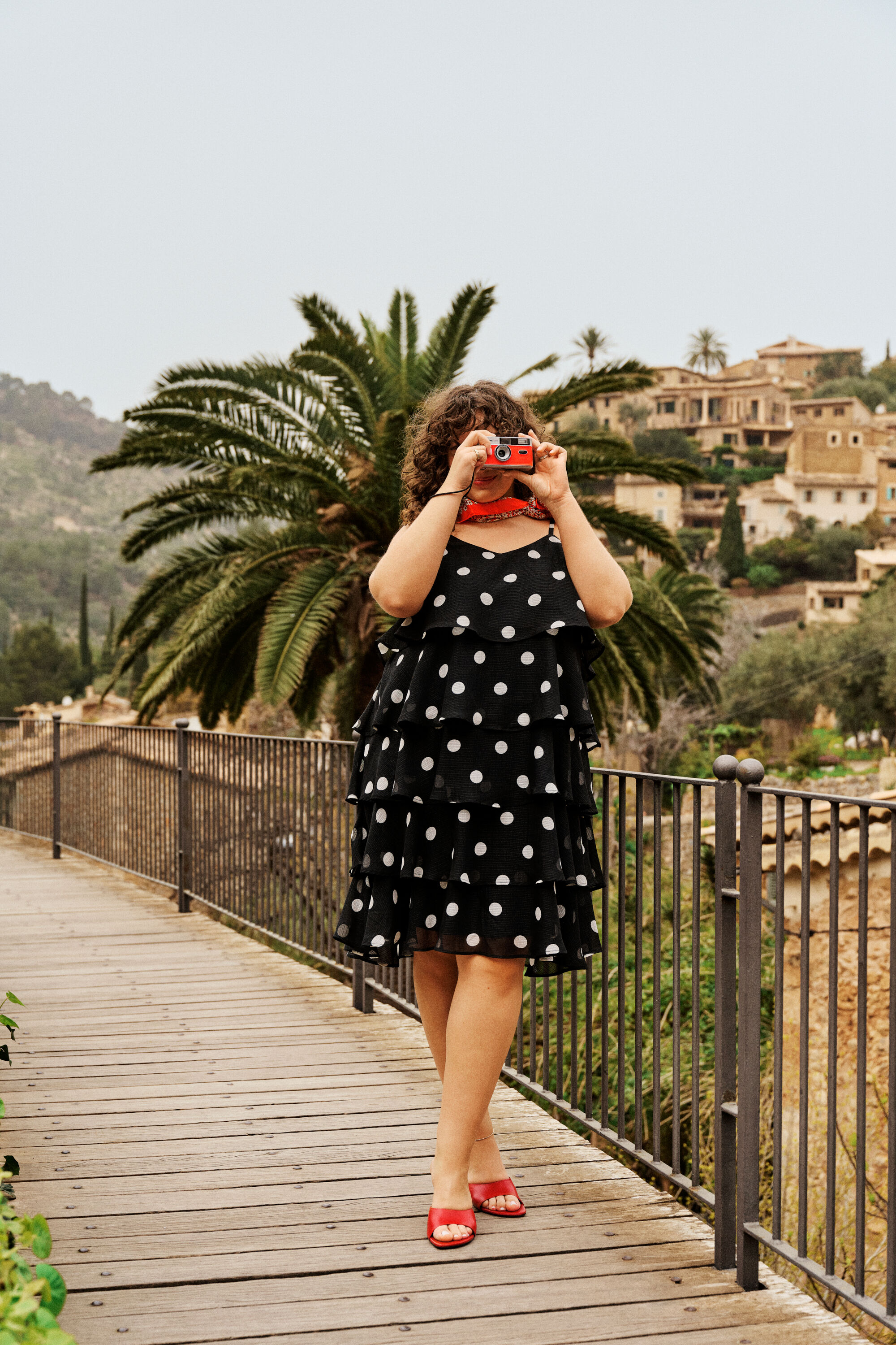 ZizziPilkuilla koristeltua eleganssia s&auml;rm&auml;ll&auml;, , Model