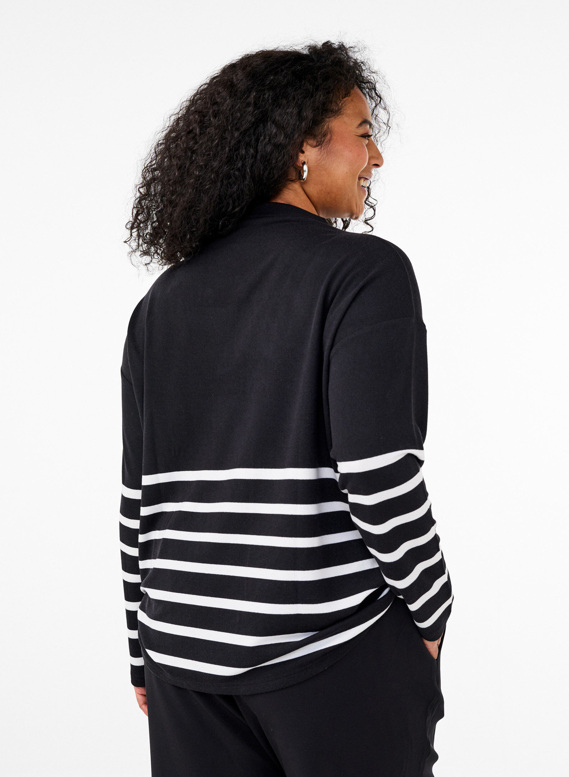 Zizzi Pusero korkealla kauluksella ja pitkill&auml; hihoilla, Musta, Model image number 2