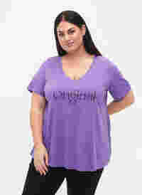 Puuvillainen t-paita tekstiprintillä ja v-pääntiellä, Deep Lavender ORI, Model