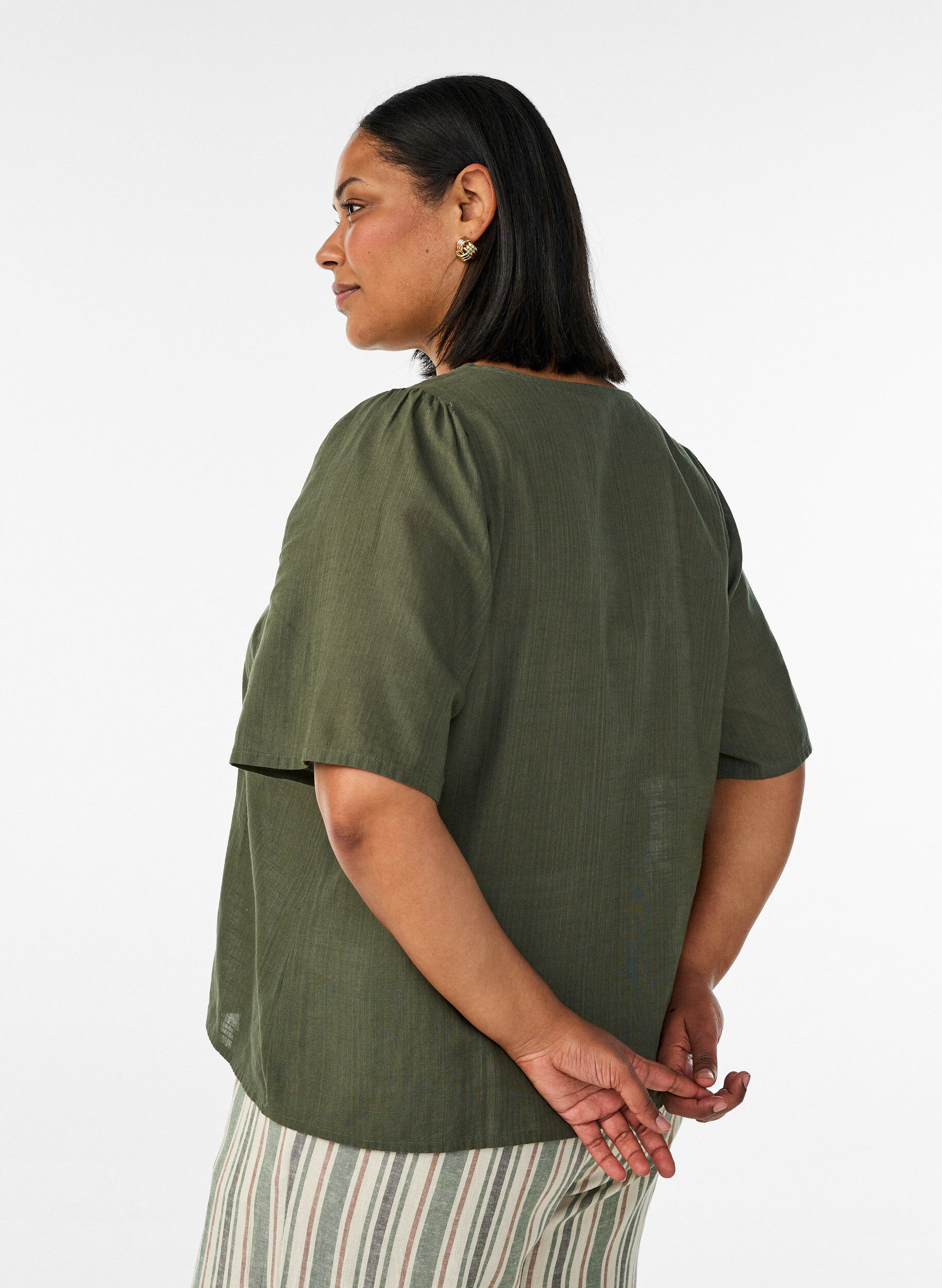 ZizziLyhythihainen puuvillapaita V-p&auml;&auml;ntiell&auml;, Vihre&auml;, Model image number 2
