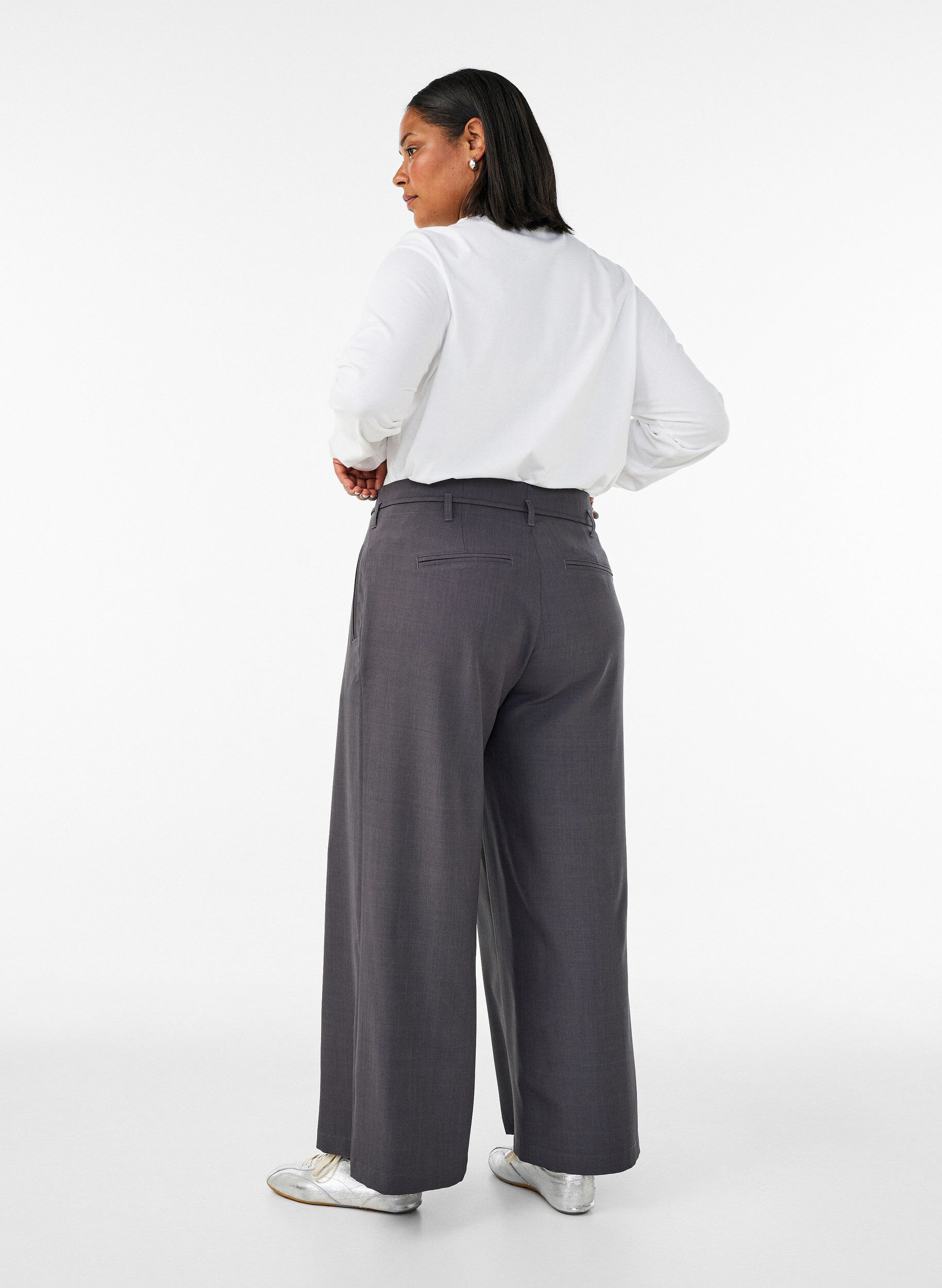 ZizziR&auml;&auml;t&auml;l&ouml;idyt housut laskoksilla ja vy&ouml;ll&auml;, Harmaa, Model image number 1
