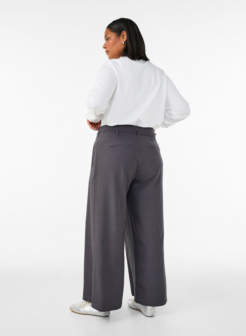 R&auml;&auml;t&auml;l&ouml;idyt housut laskoksilla ja vy&ouml;ll&auml;, Harmaa, Model image number 1