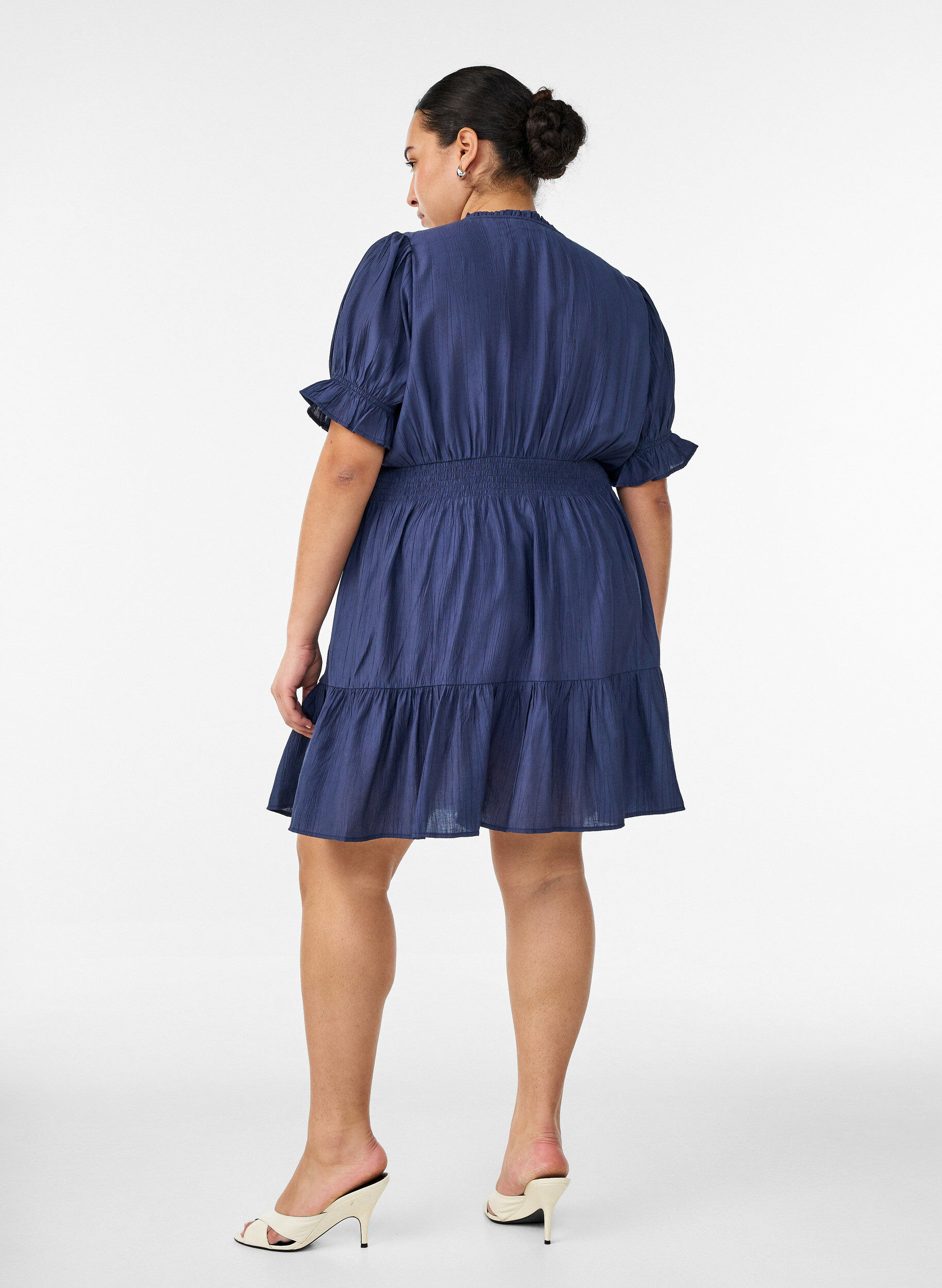 ZizziLyhyt viskoosimekko r&ouml;yhel&ouml;yksityiskohdilla, Sininen, Model image number 2