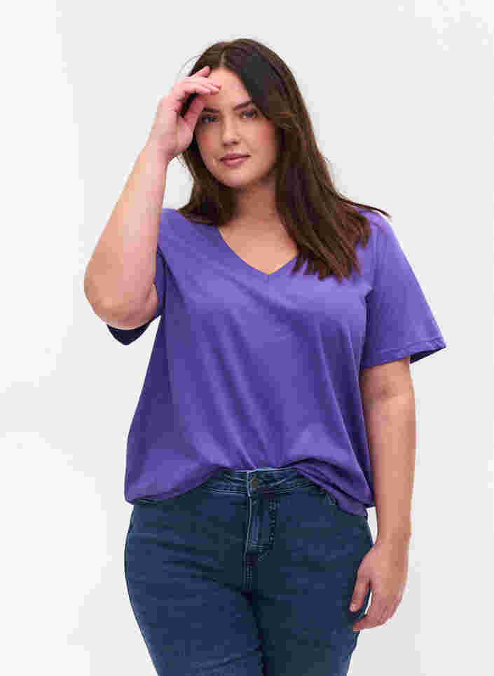 T-paita ekologisesta puuvillasta v-aukolla, Ultra Violet, Model