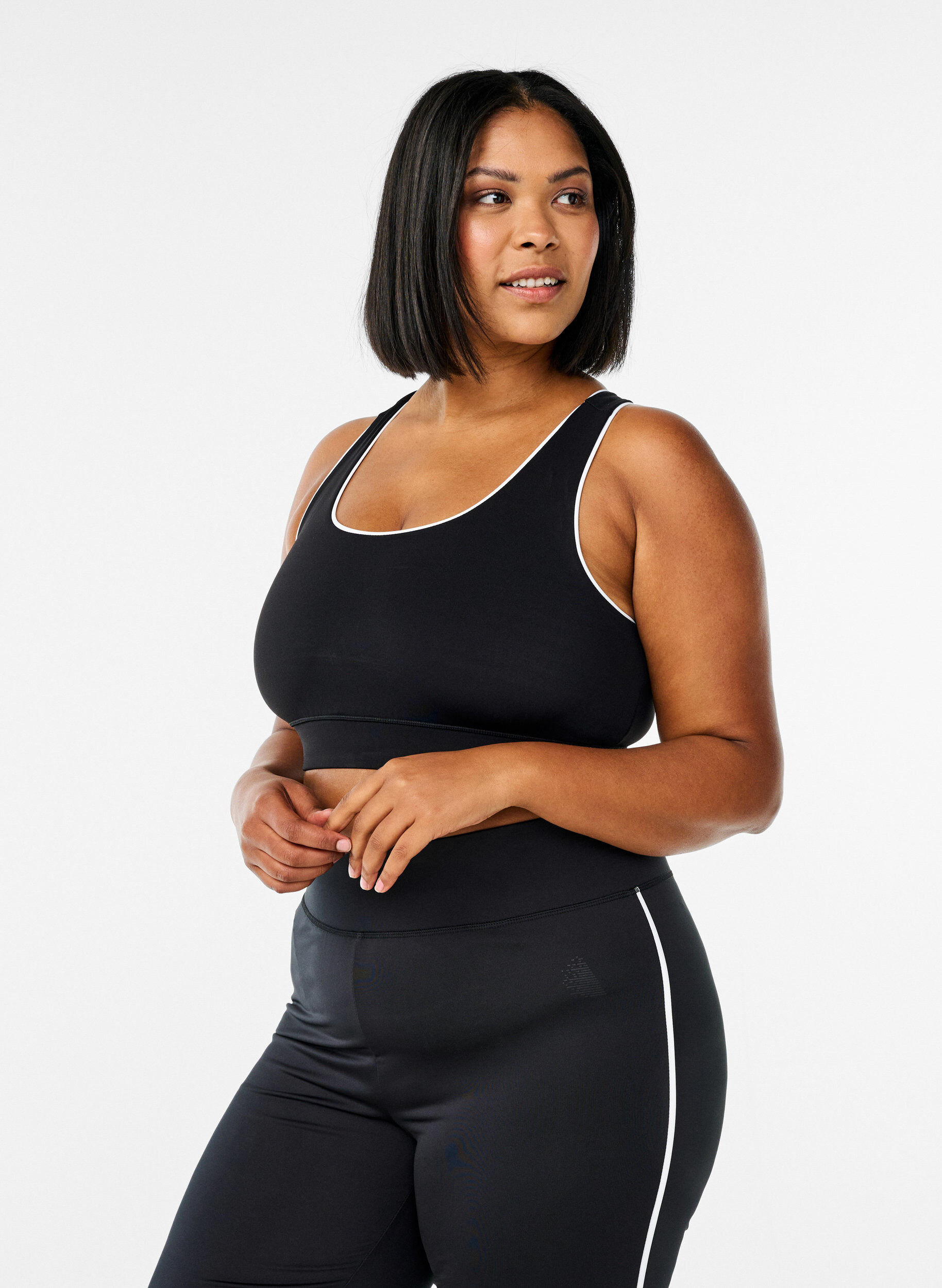 Zizzi Racerback-urheilurintaliivit kontrastia tuovilla tereill&auml;, Musta, Model image number 0