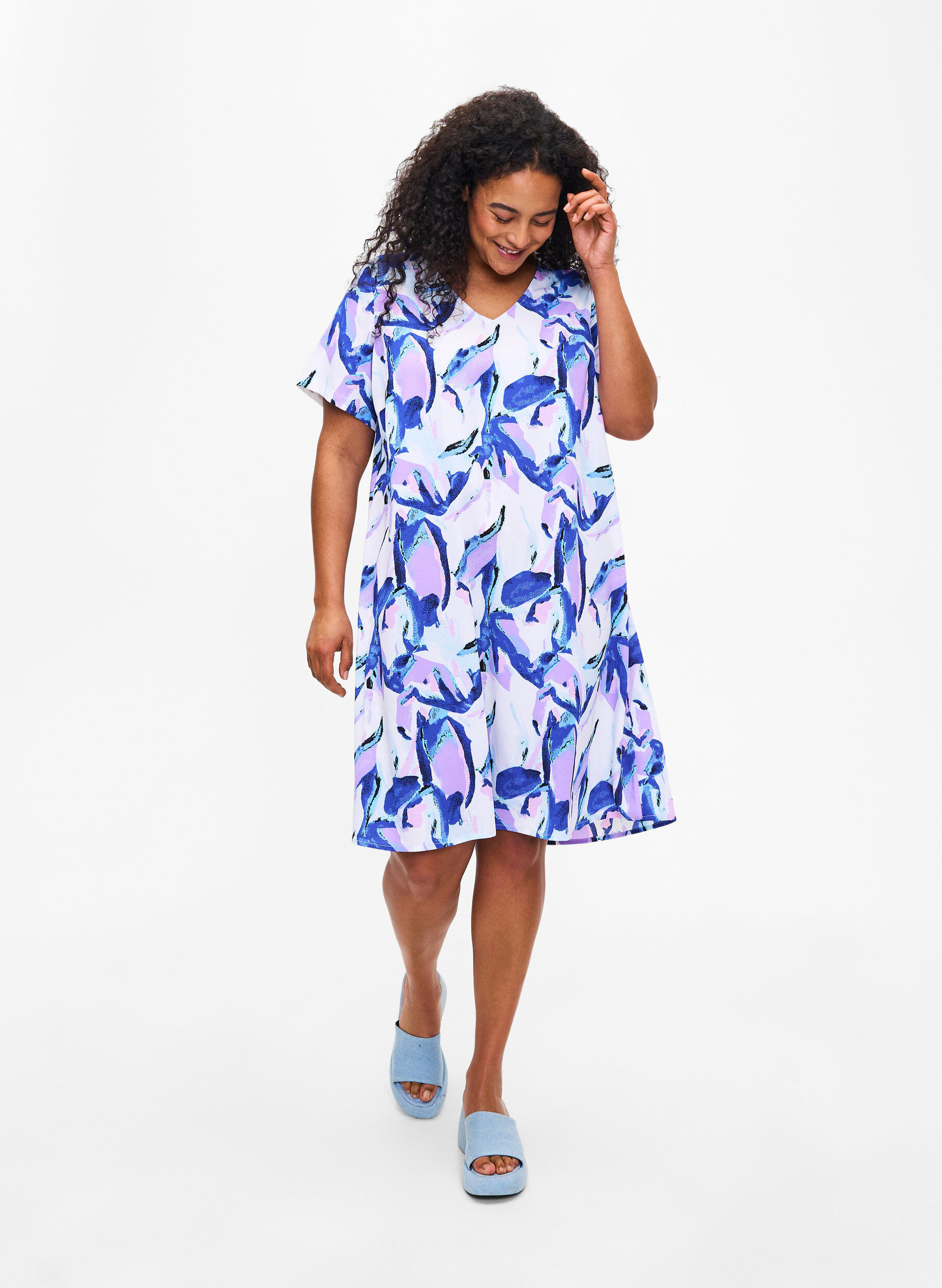 Zizzi FLASH &ndash; V-p&auml;&auml;ntiemekko printill&auml;, Snow White Flower, Model image number 2