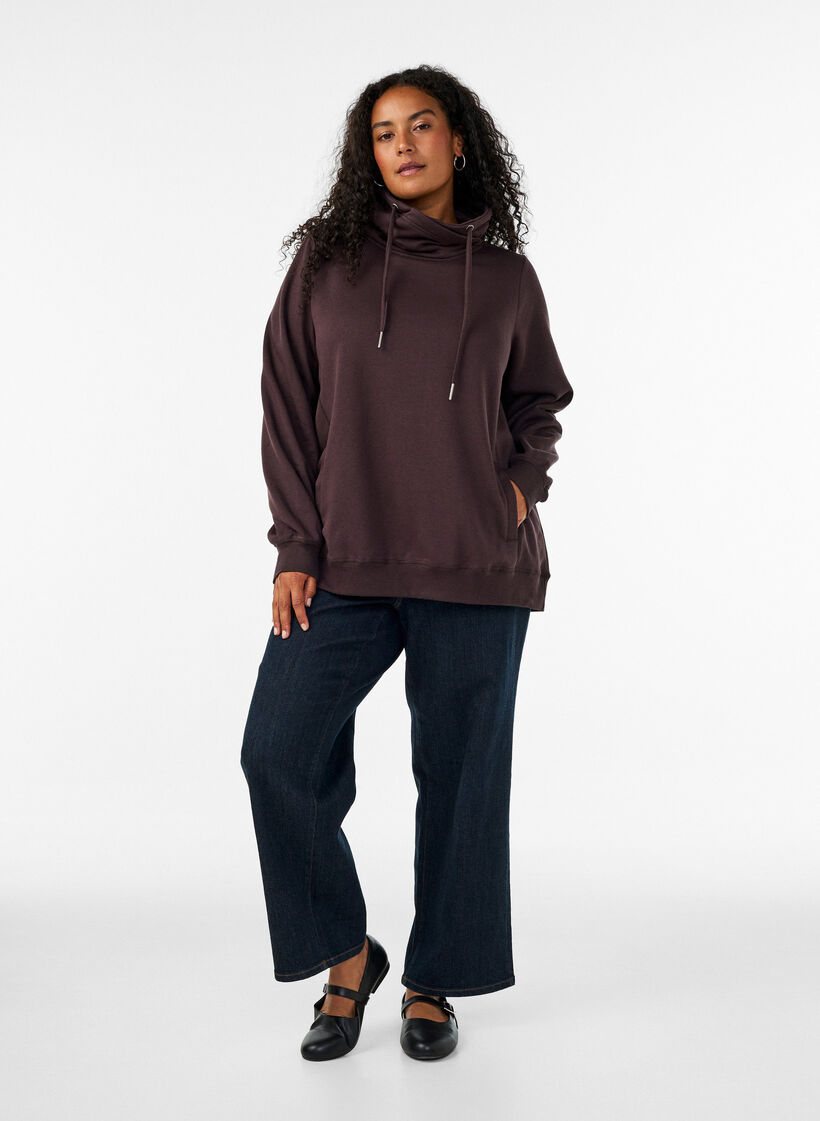 Collegepaita korkealla kauluksella ja taskuilla, Ruskea, Model image number 1