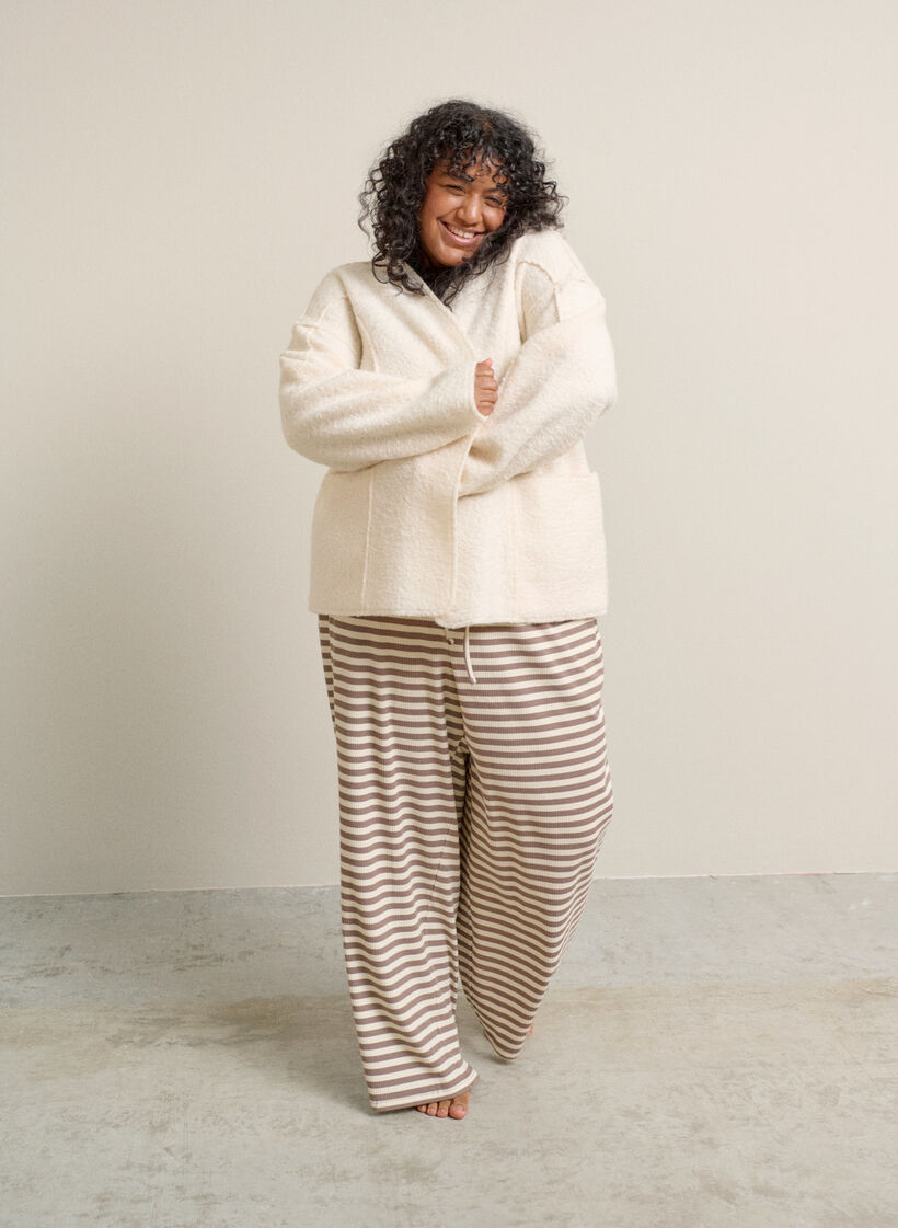 Raidalliset pyjamahousut korkealla vyötäröllä ja leveillä lahkeilla, Beige, Image image number 0